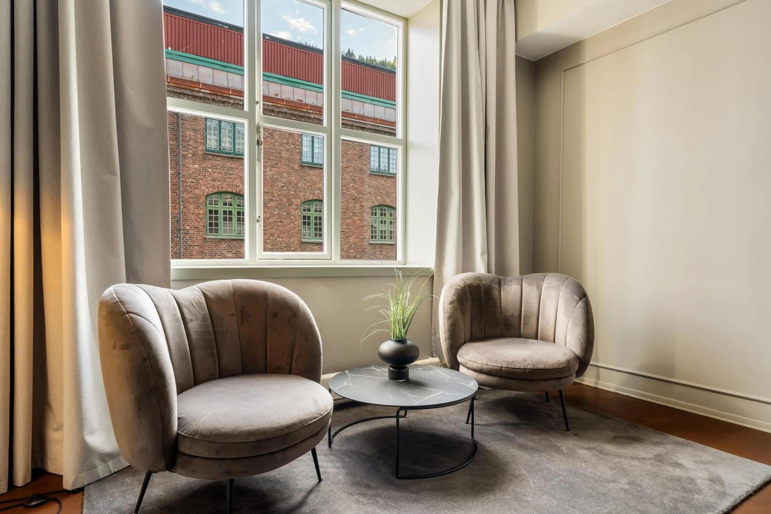 Seating area in Home Hotel Bryggen