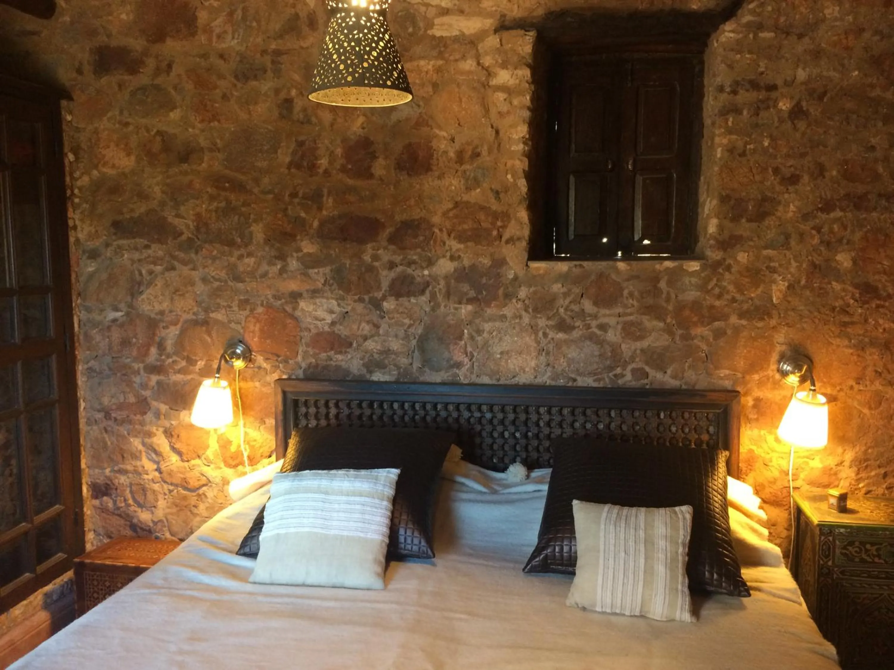 Photo of the whole room, Bed in Kasbah Tabelkoukt