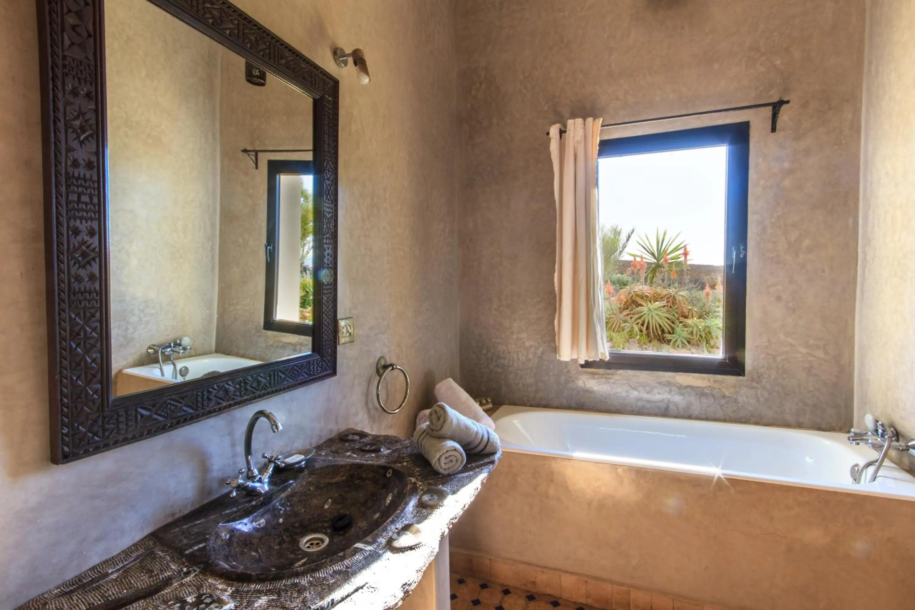 Bathroom in Kasbah Tabelkoukt
