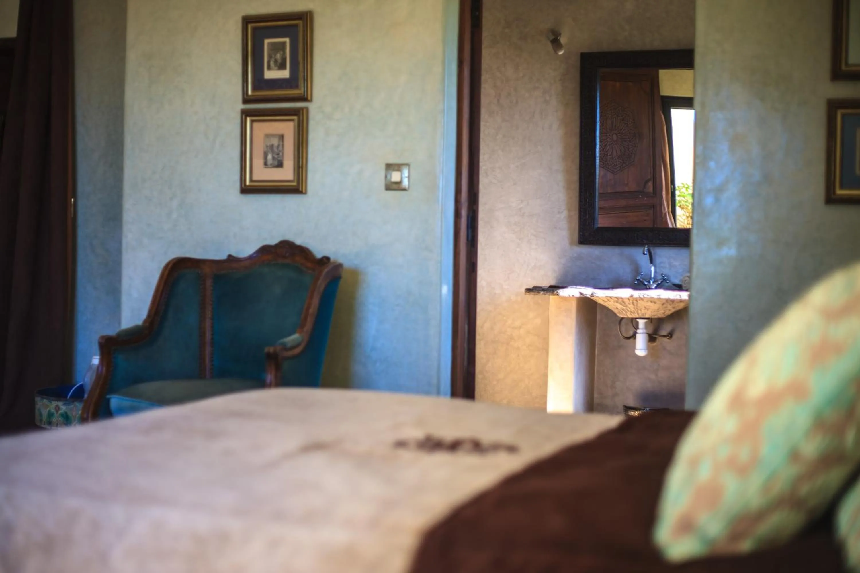 Photo of the whole room, Bed in Kasbah Tabelkoukt