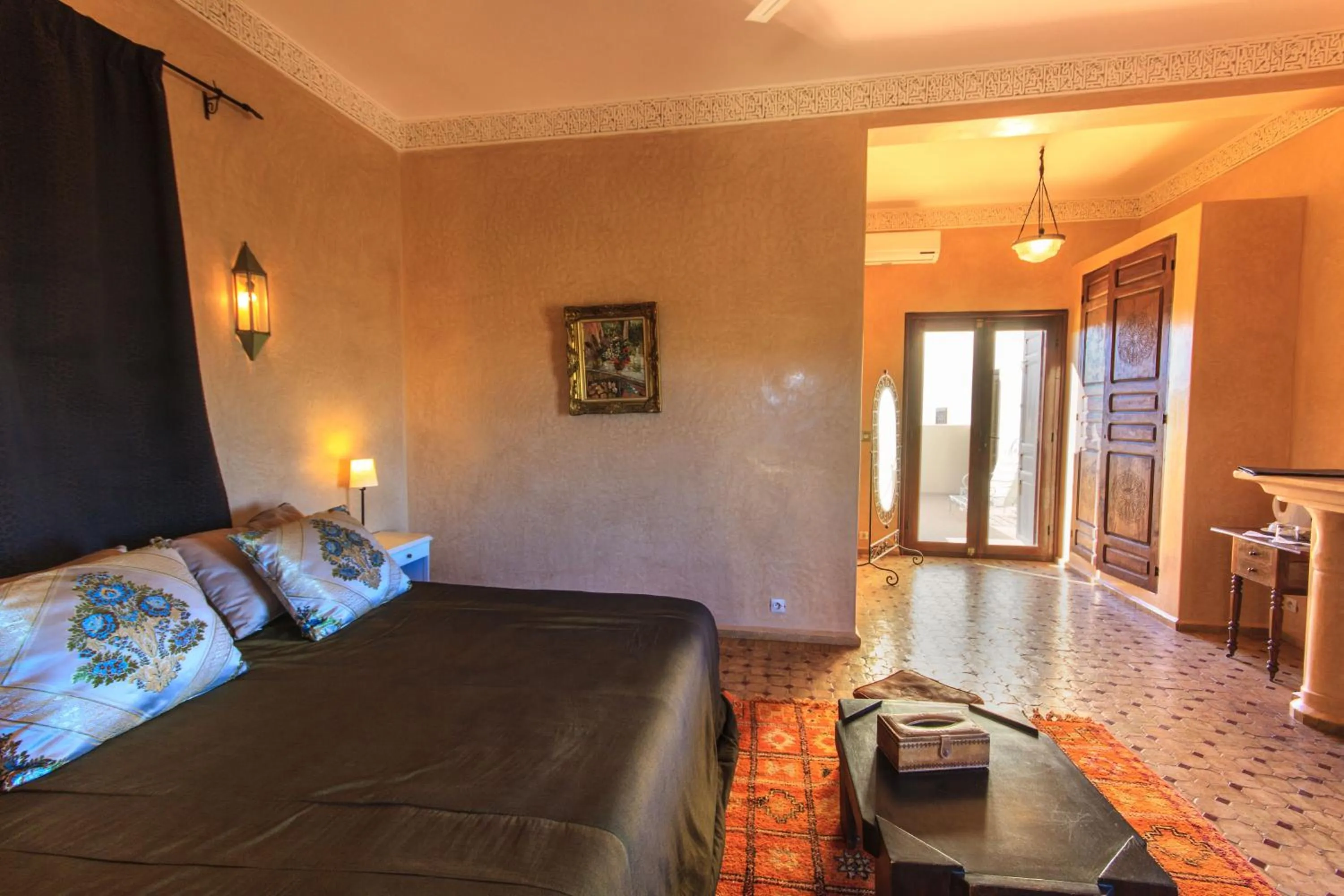 Photo of the whole room, Bed in Kasbah Tabelkoukt