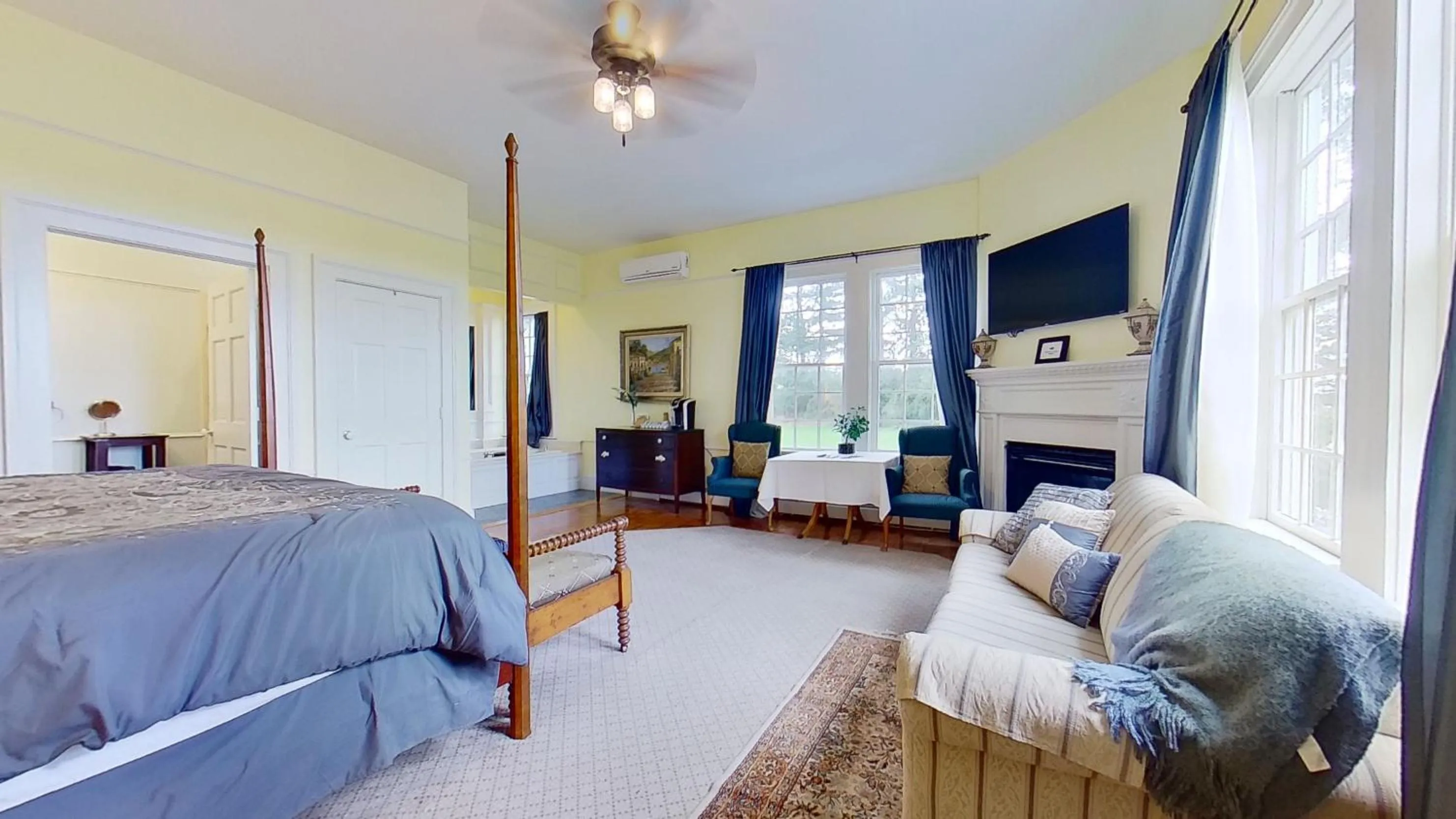 Bedroom in John Joseph Inn