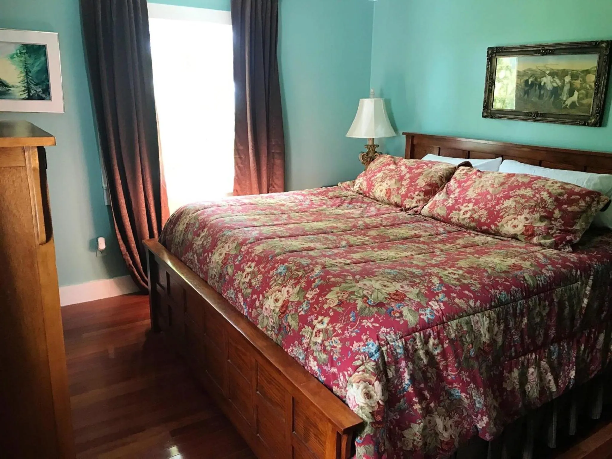 Bedroom in John Joseph Inn