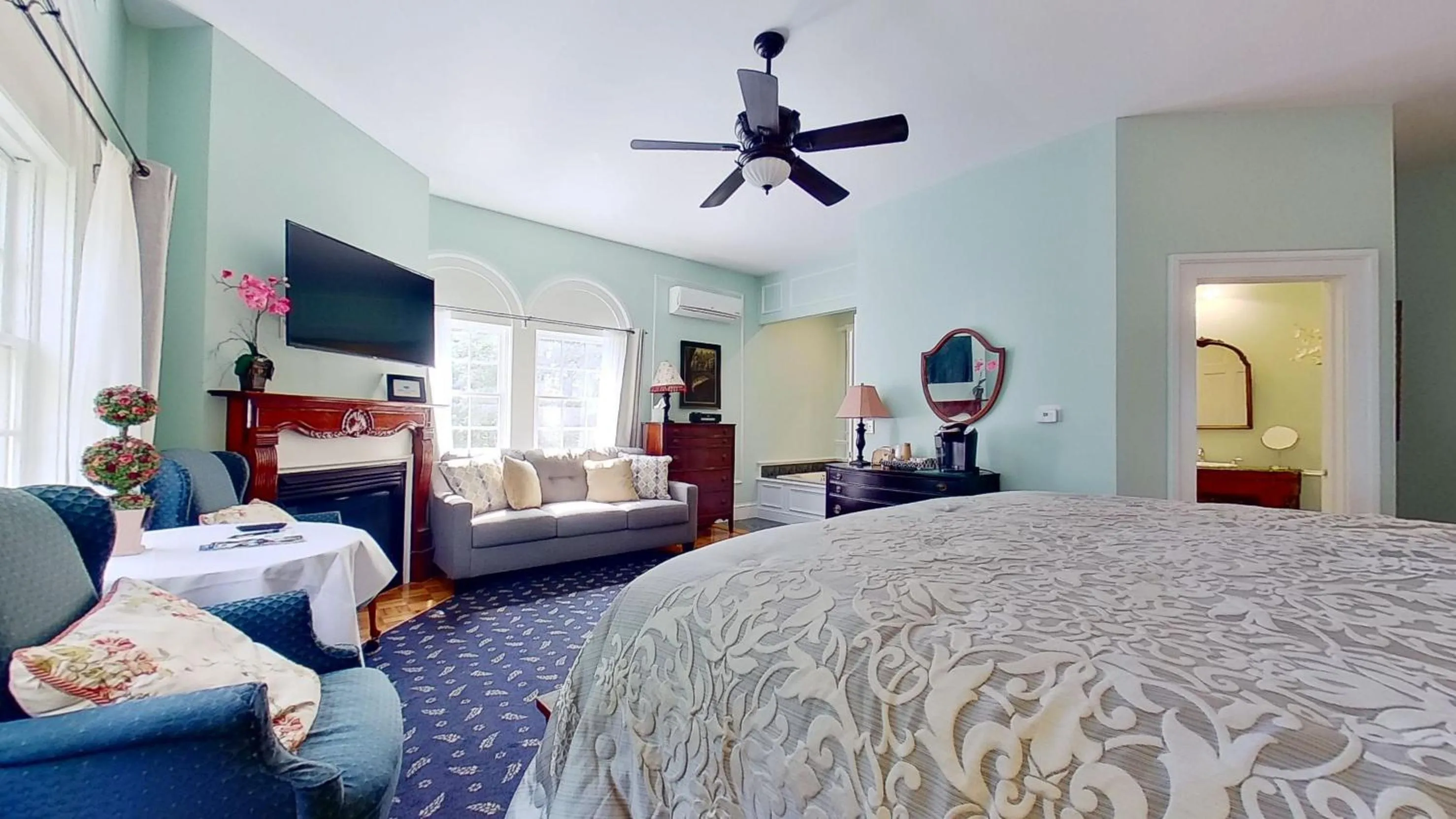 Bedroom in John Joseph Inn