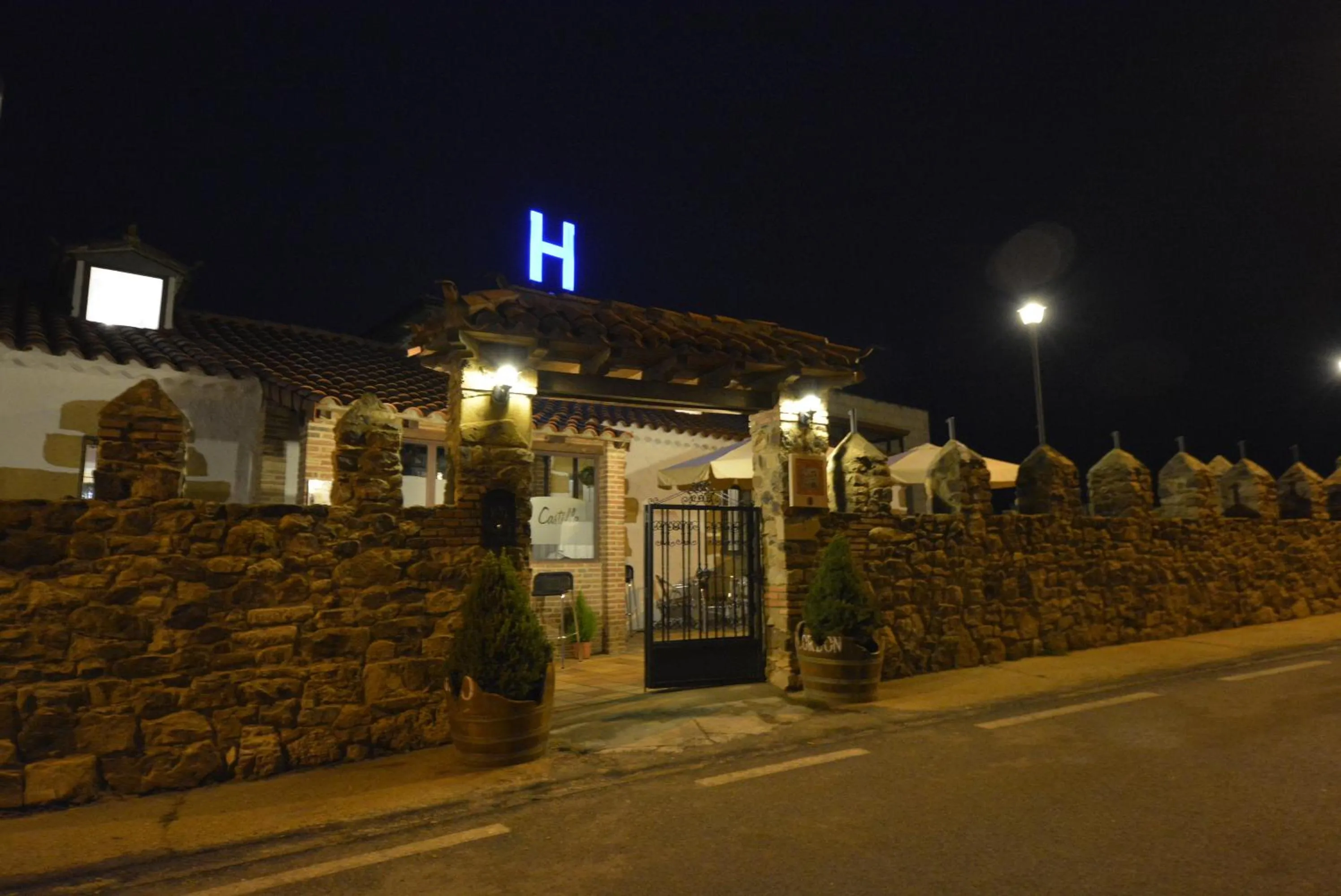 Facade/entrance in Hotel Campos de Castilla