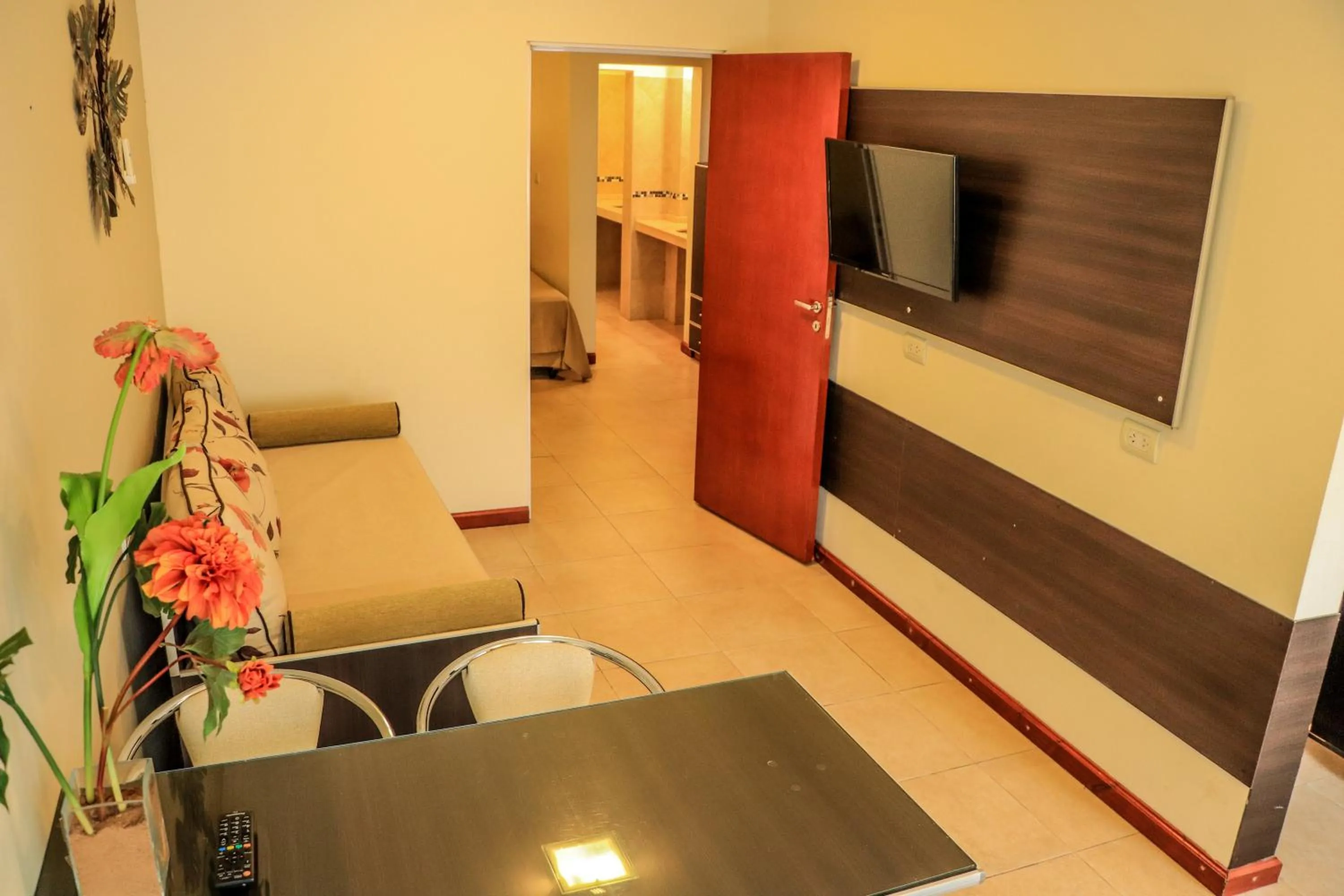 Communal lounge/ TV room in Hotel Jardin De Iguazu