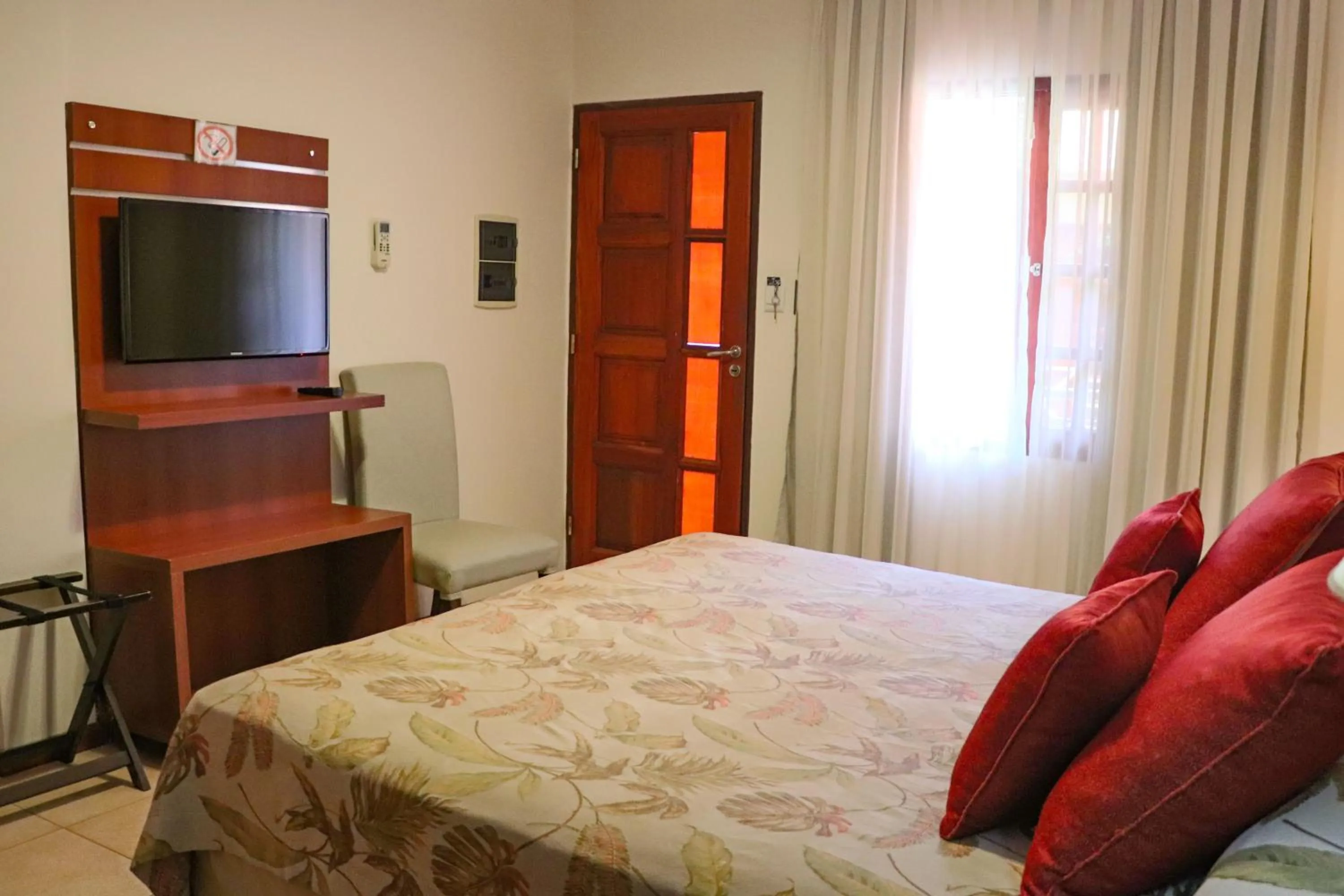 Photo of the whole room, Bed in Hotel Jardin De Iguazu