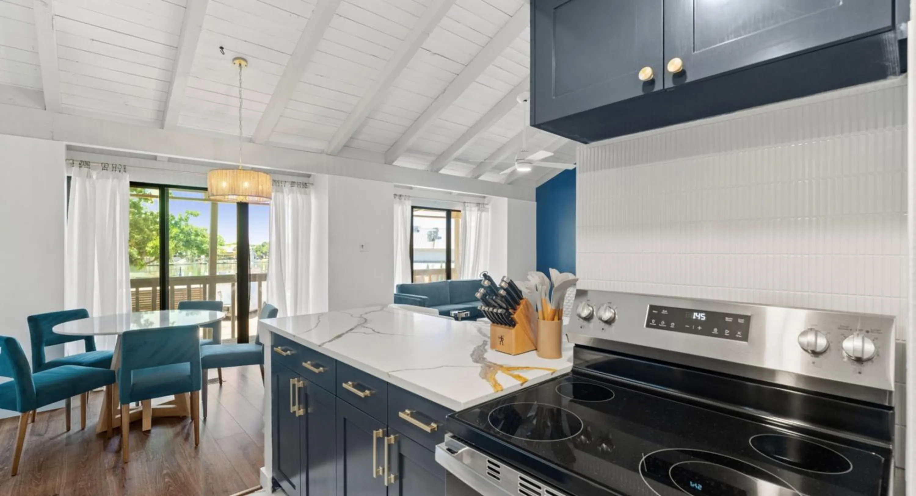 Kitchen or kitchenette in Horseshoe Bay Resort