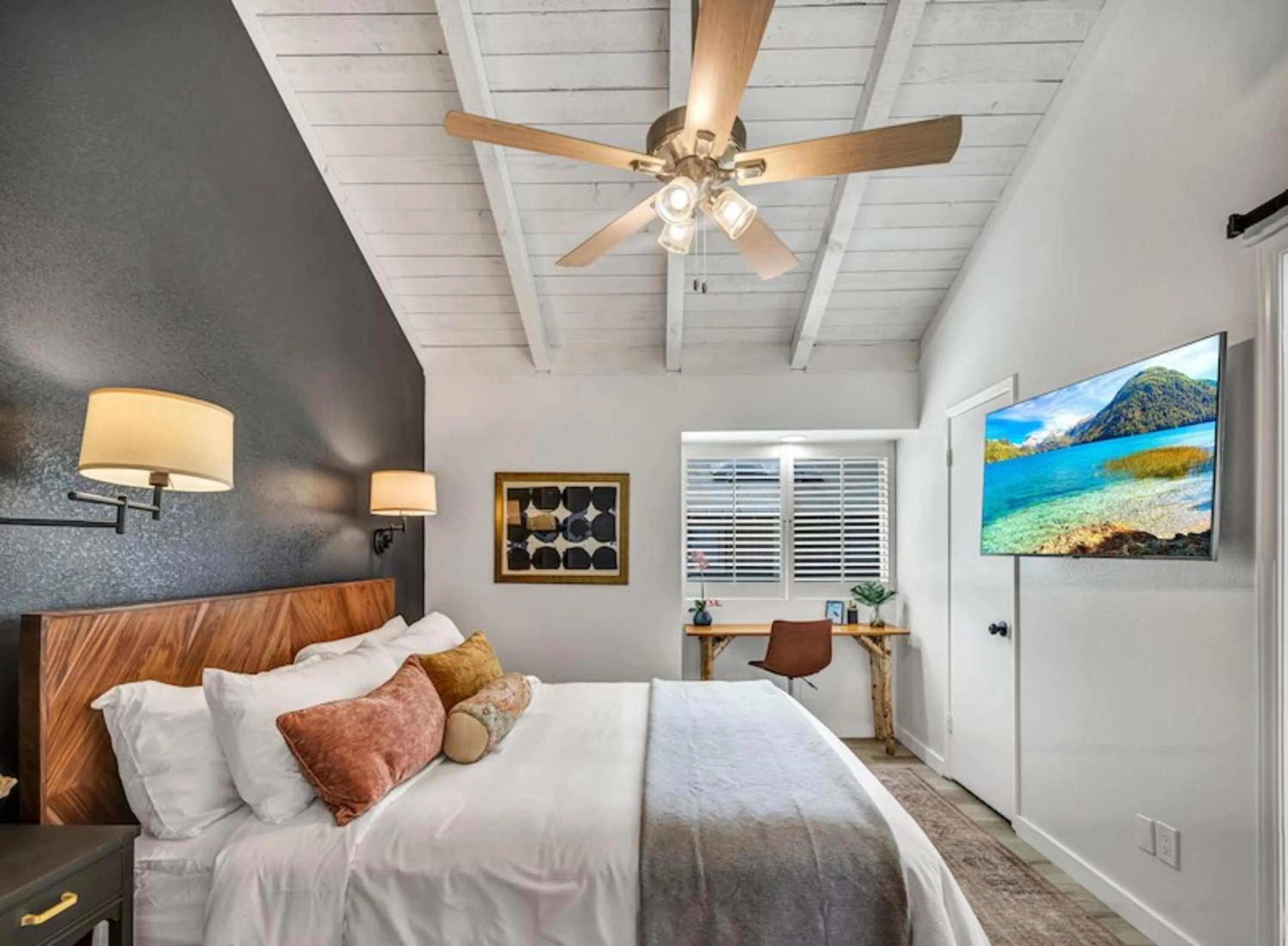 Bed in Horseshoe Bay Resort