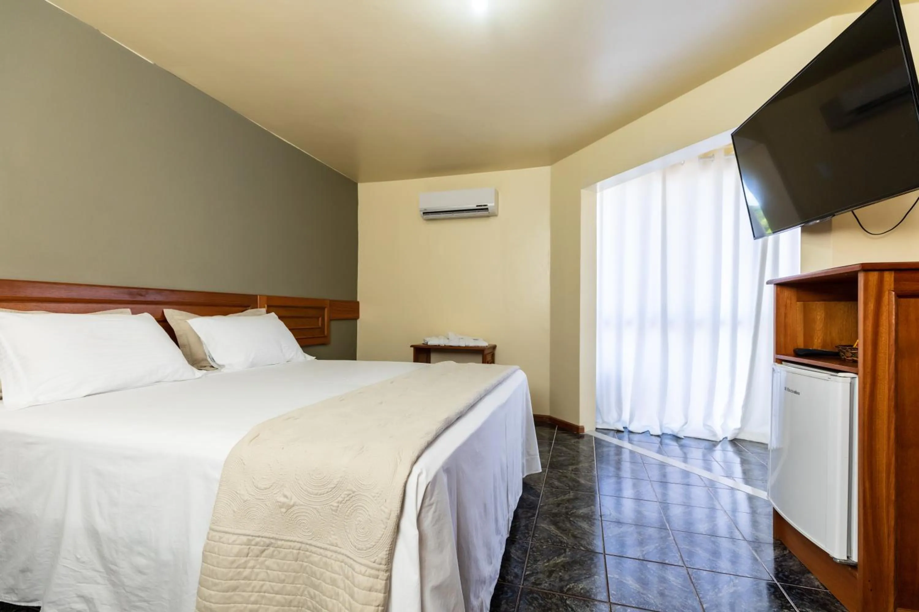 Photo of the whole room, Bed in Canzi Cataratas Hotel