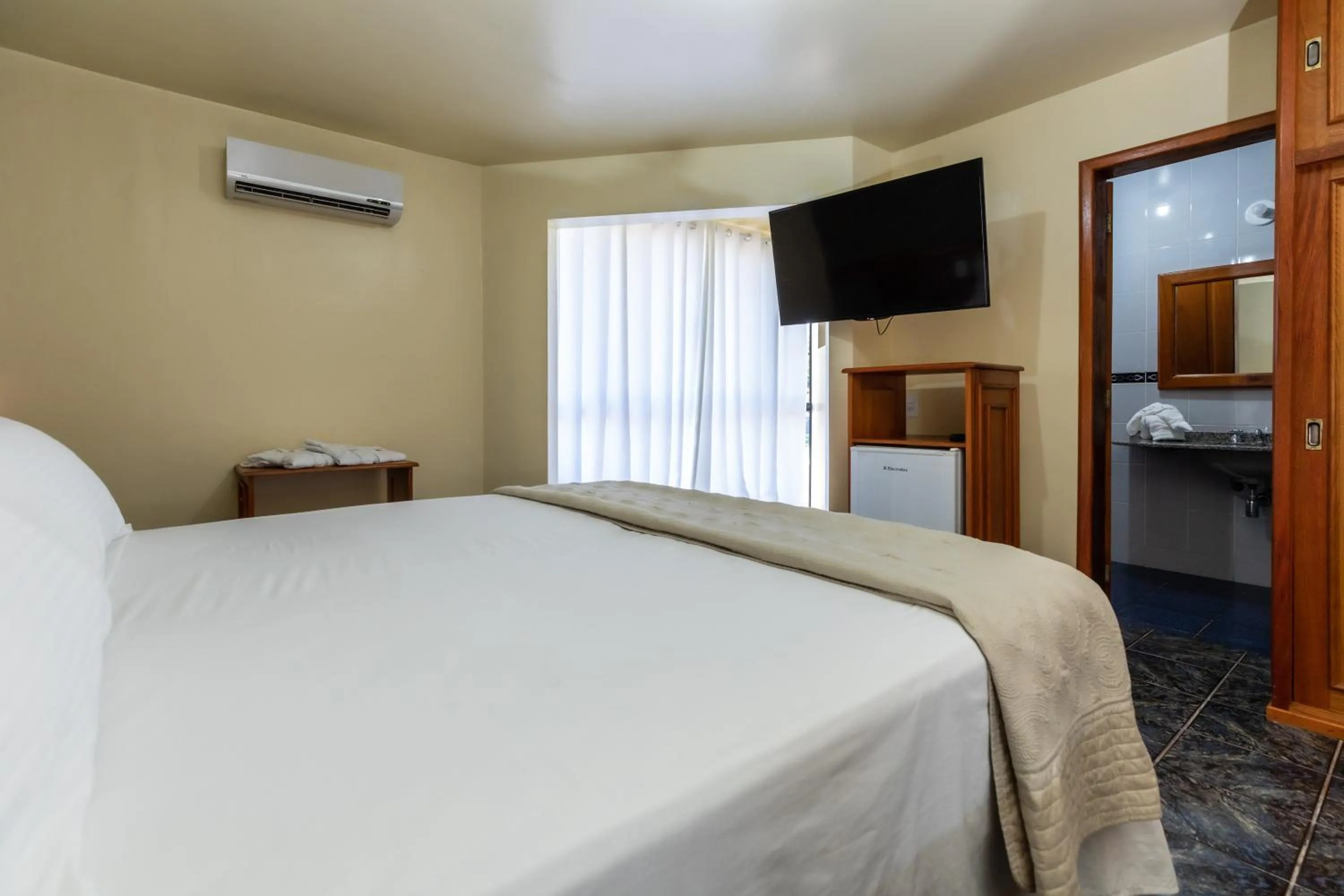 Photo of the whole room, Bed in Canzi Cataratas Hotel