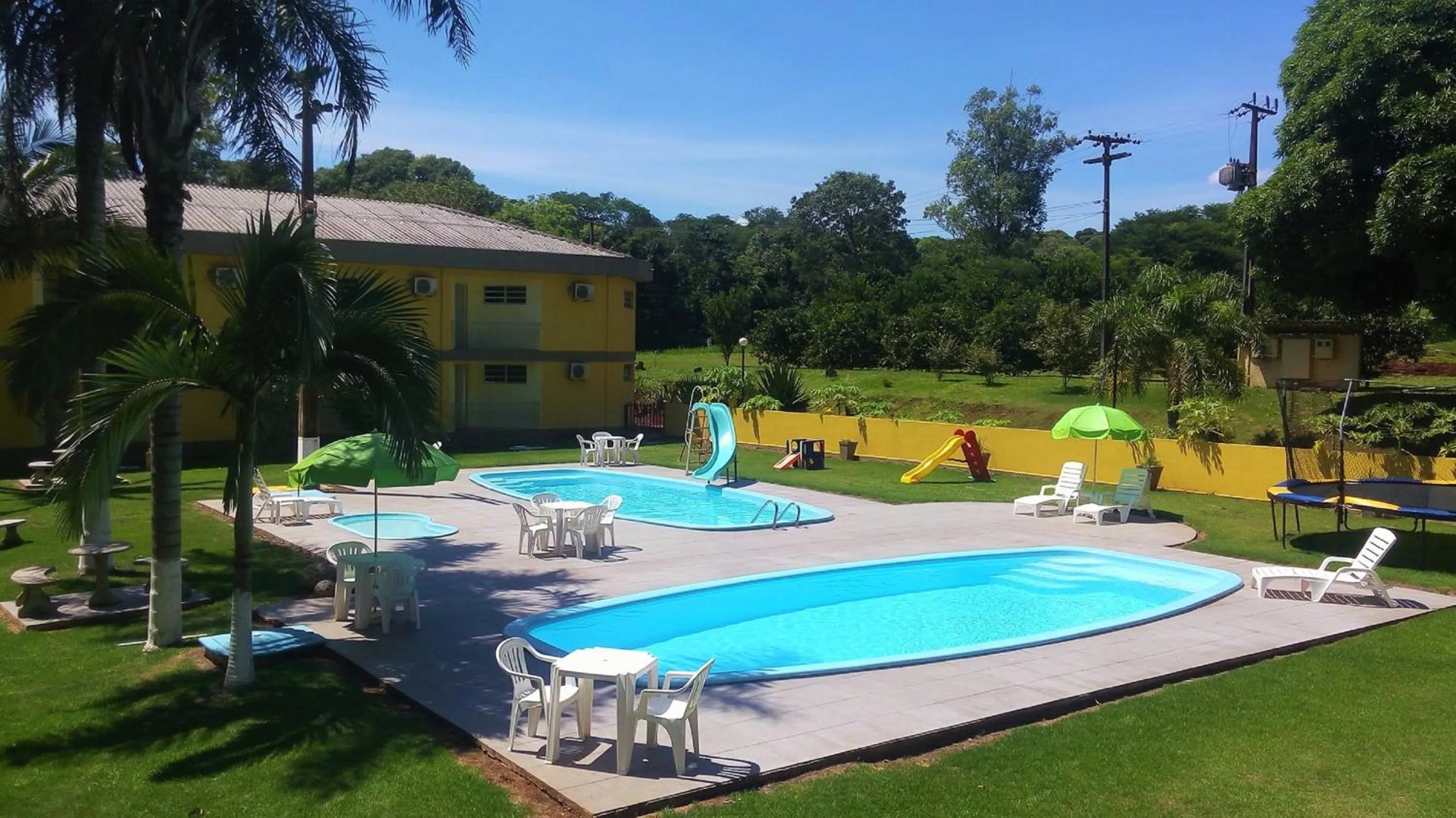 Swimming pool in Canzi Cataratas Hotel