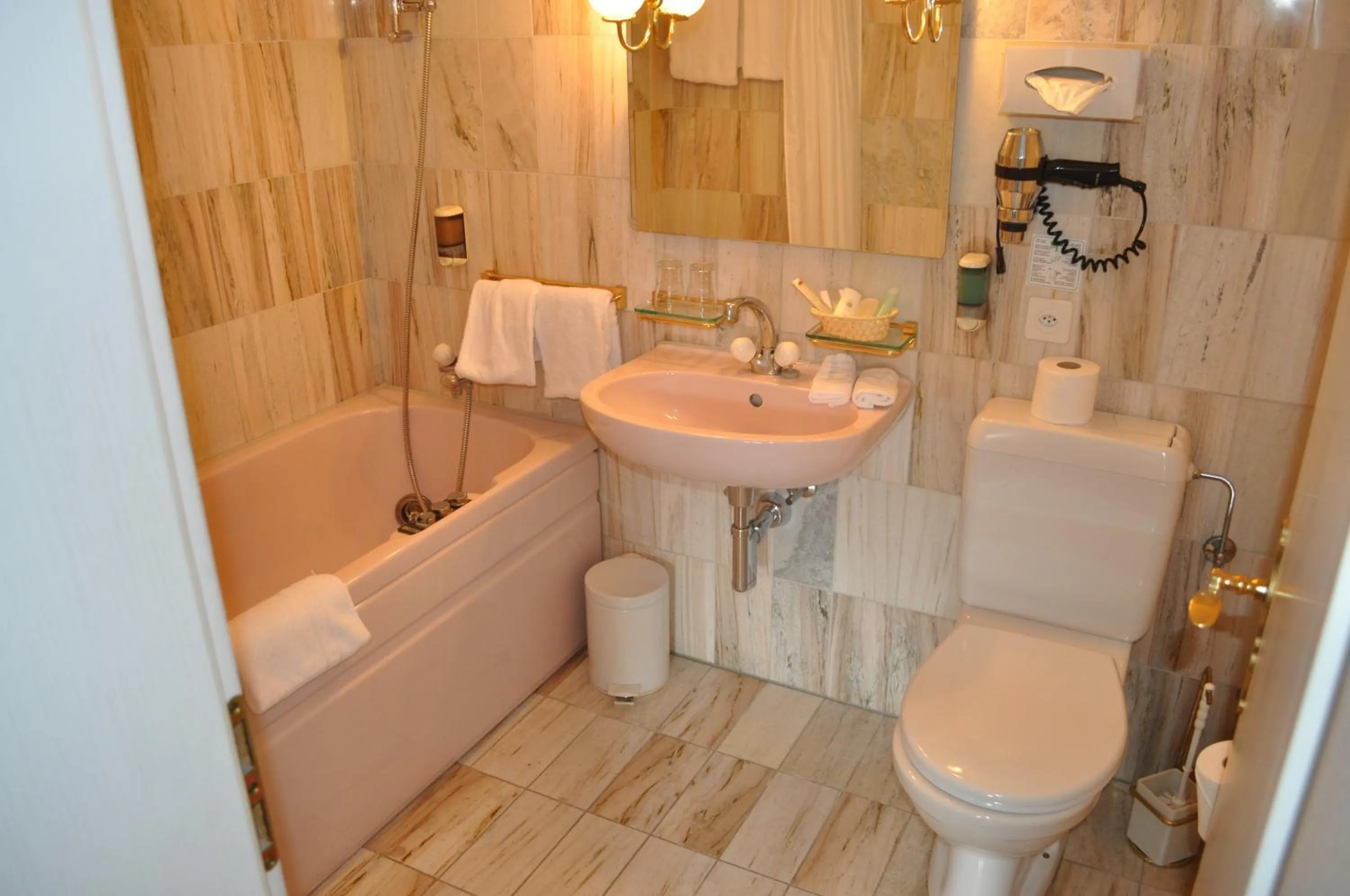 Toilet in Seminar- & Erlebnishotel RömerTurm