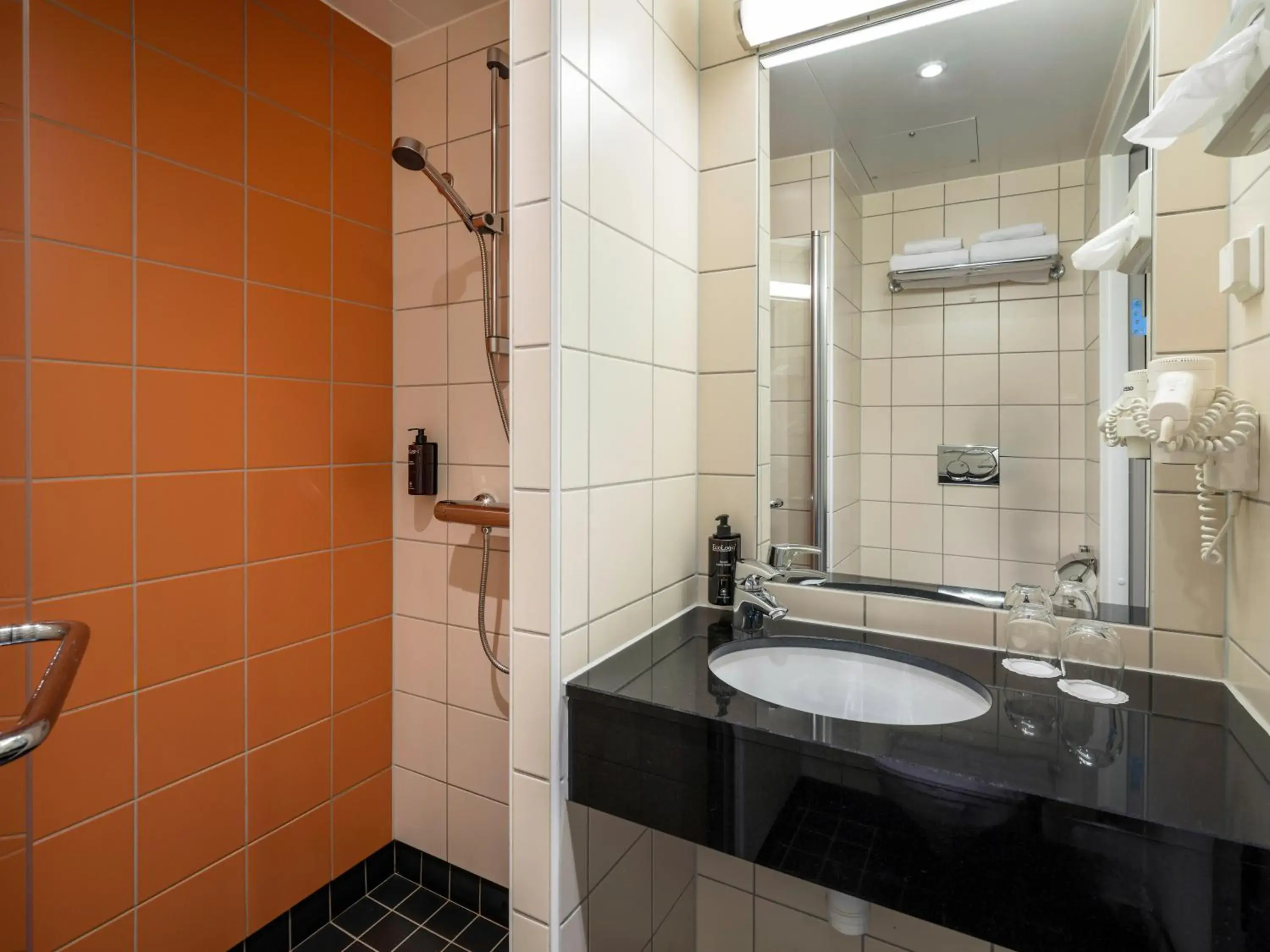 Standard Double or Twin Room in Quality Hotel Saga Standard Double or Twin Room in Quality Hotel Saga