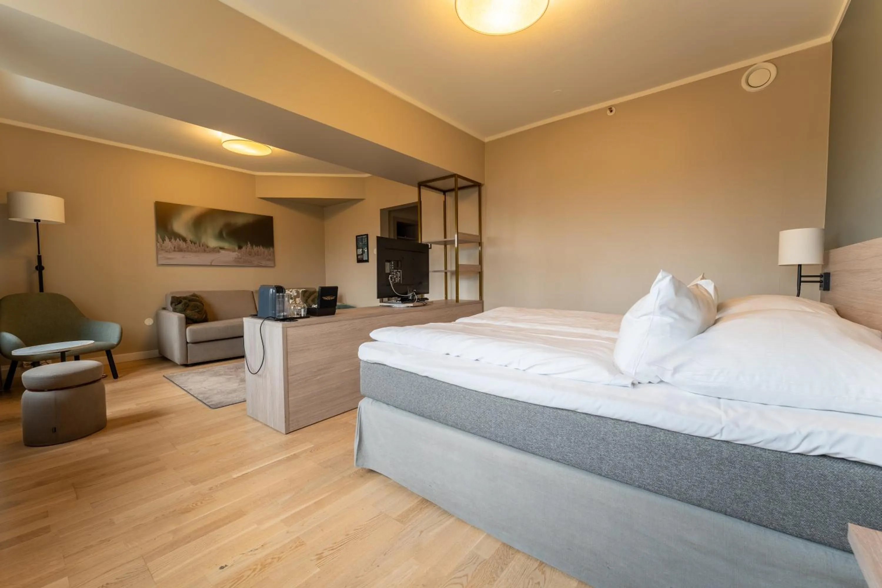 Photo of the whole room, Bed in Quality Hotel Saga