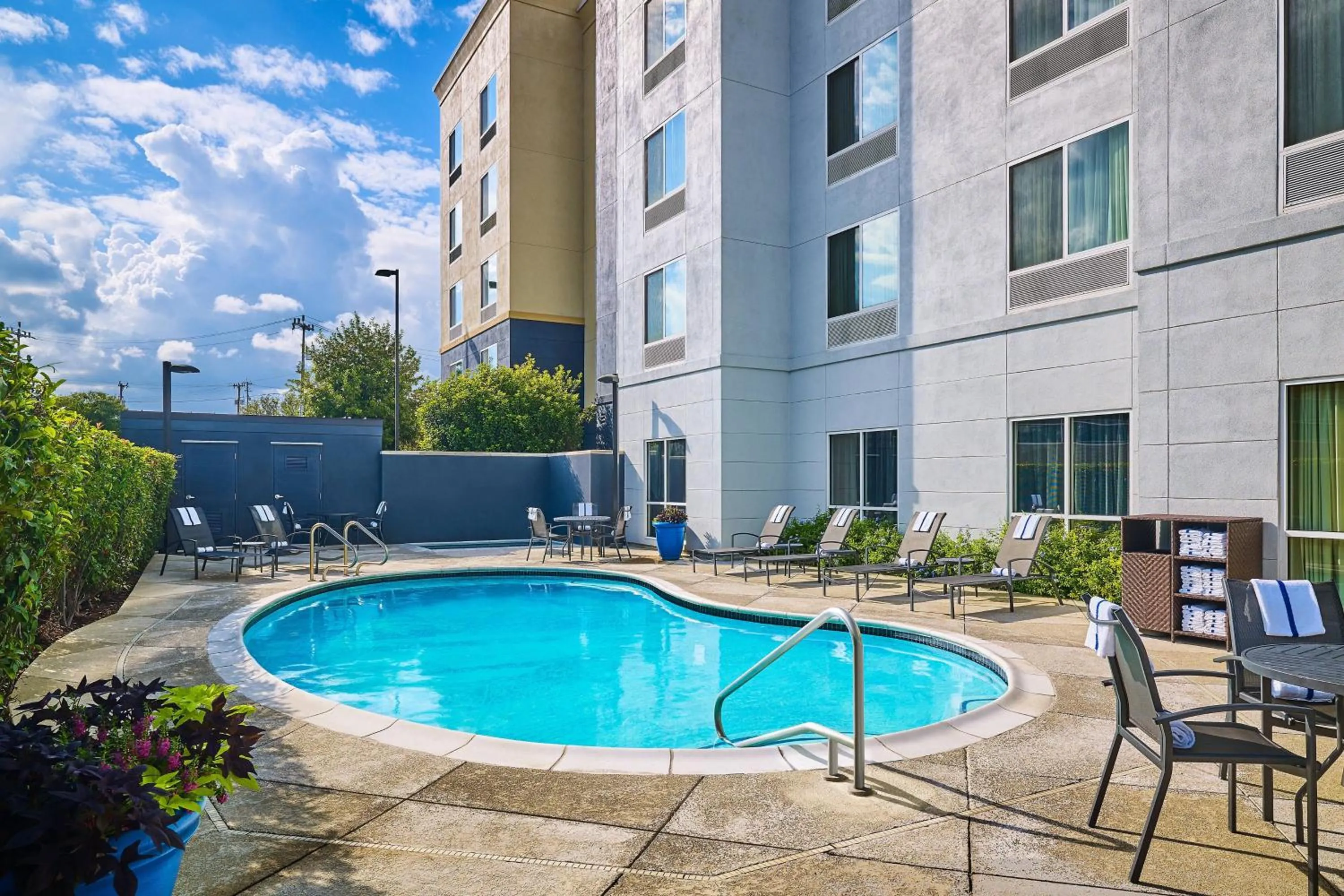 Swimming pool in Fairfield Inn and Suites by Marriott San Antonio Northeast / Schertz / RAFB