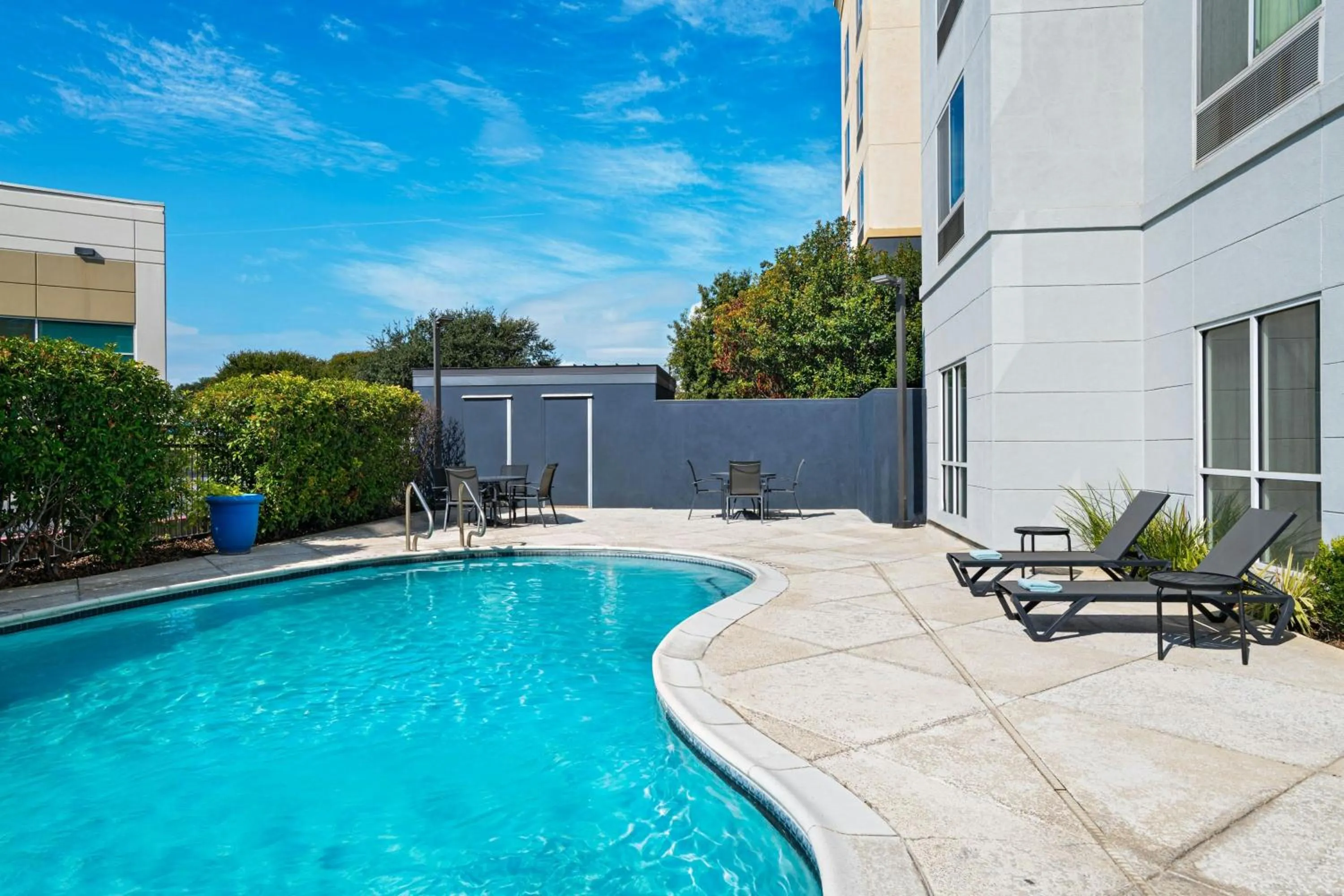 Swimming pool in Fairfield Inn and Suites by Marriott San Antonio Northeast / Schertz / RAFB