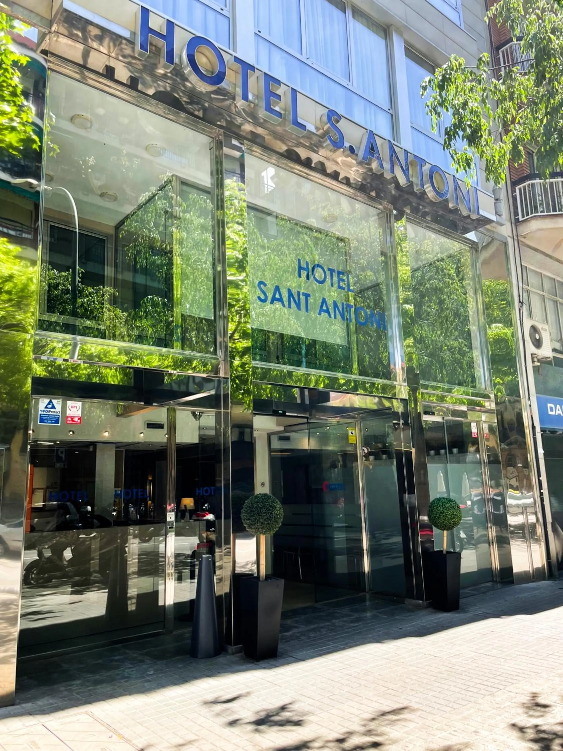Facade/entrance in SM Hotel Sant Antoni