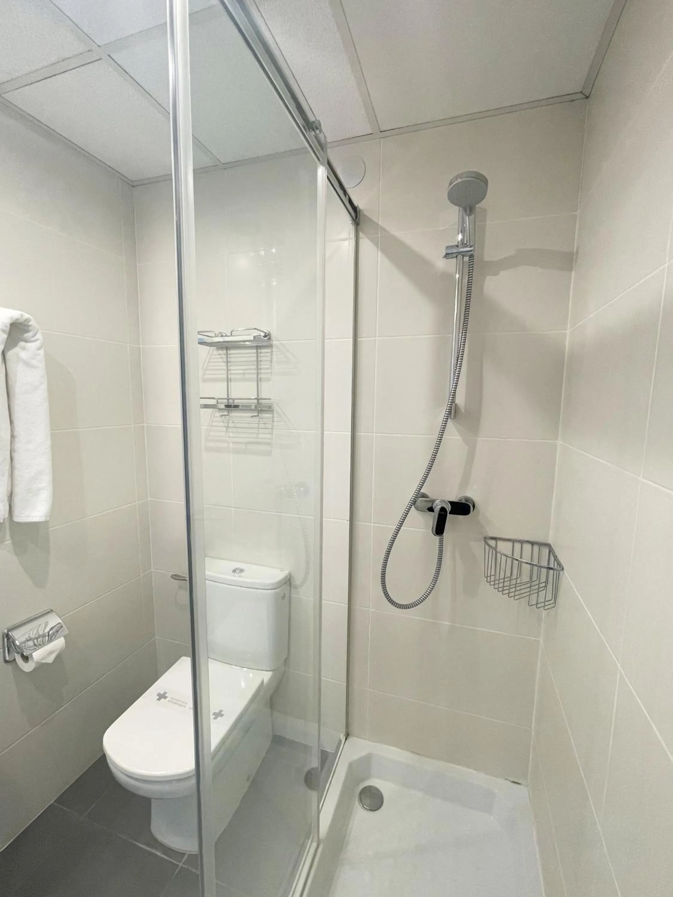 Shower in SM Hotel Sant Antoni