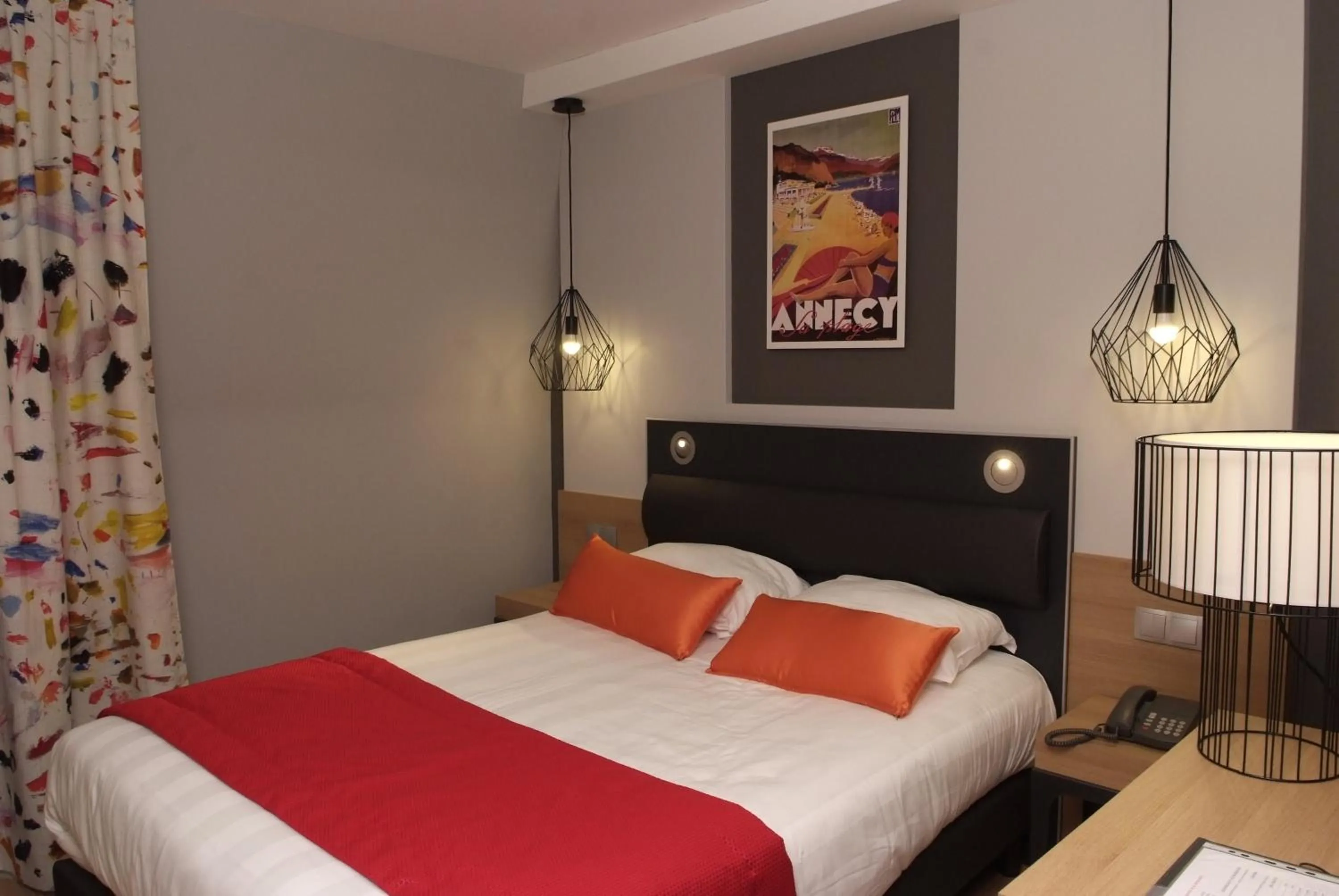 Bed in Logis Grand Hôtel Des Bains