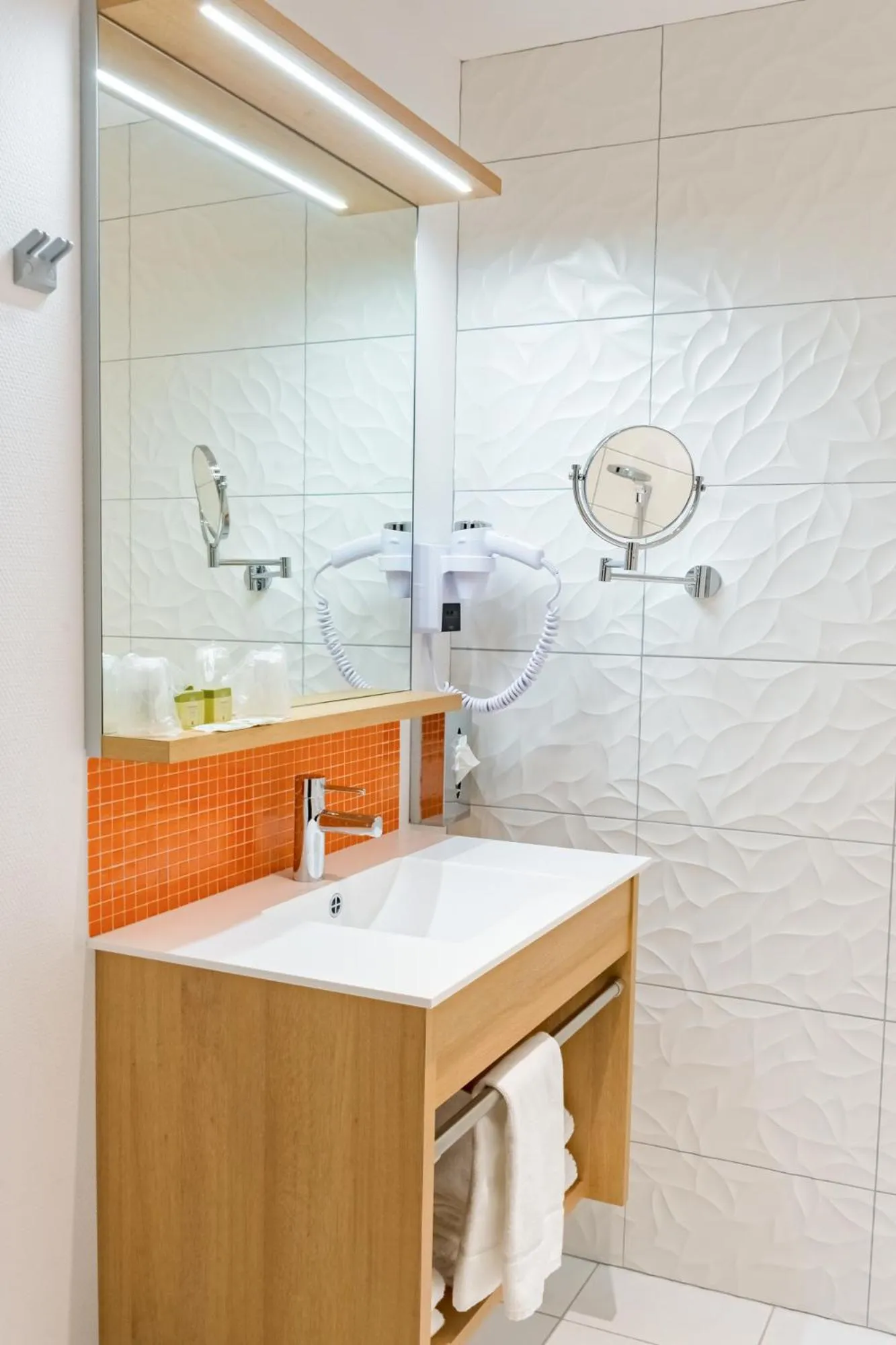 Bathroom in Logis Grand Hôtel Des Bains