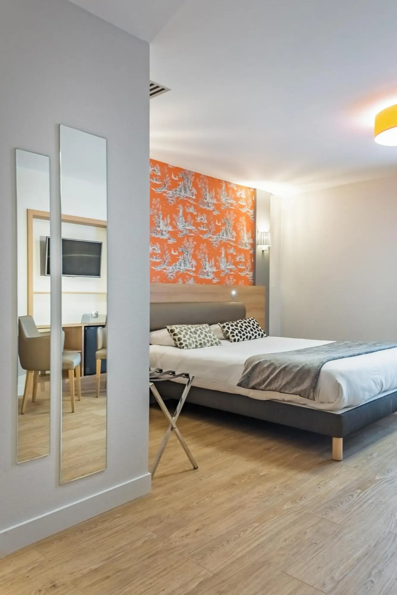 Bed in Logis Grand Hôtel Des Bains