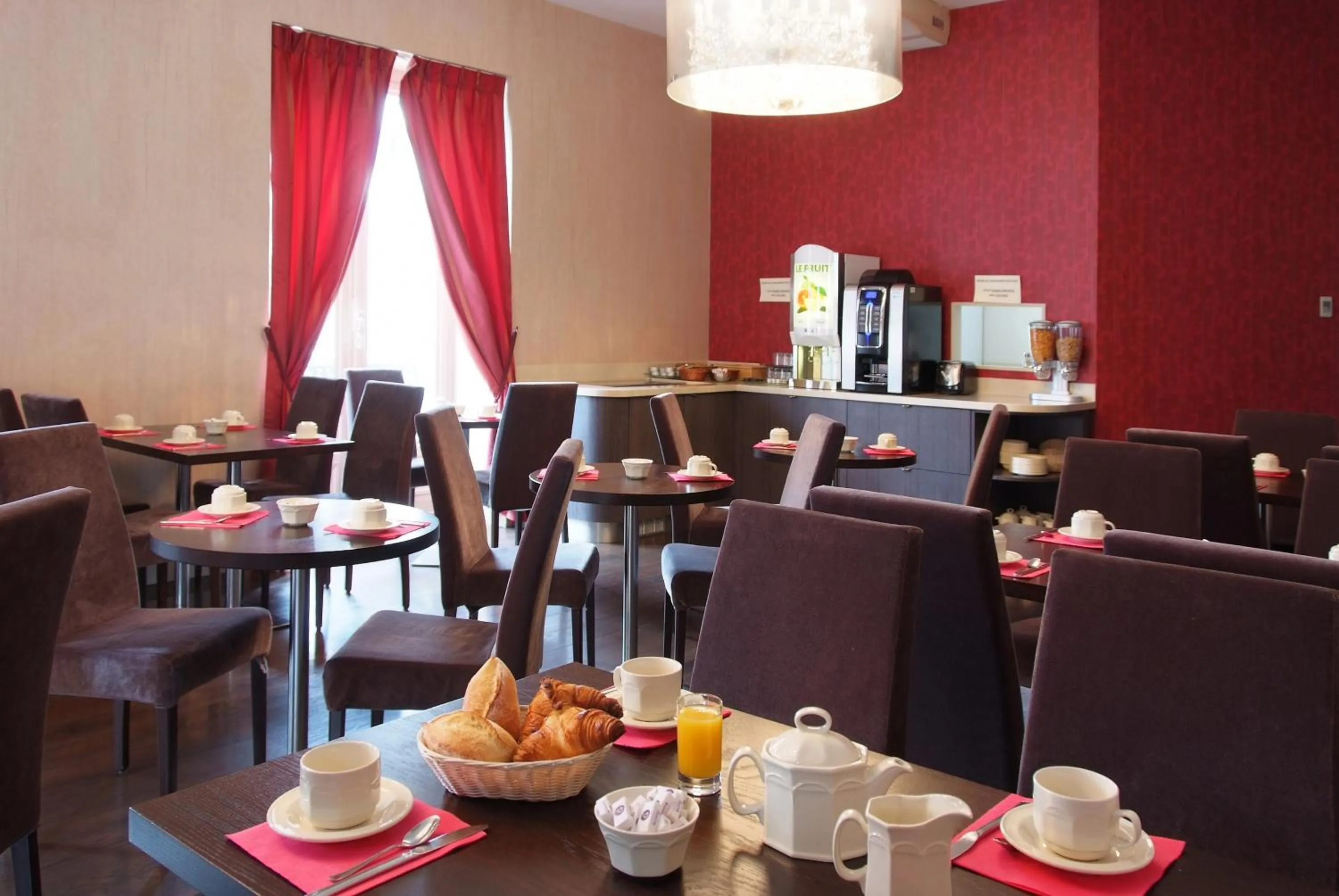 Restaurant/places to eat in Logis Grand Hôtel Des Bains