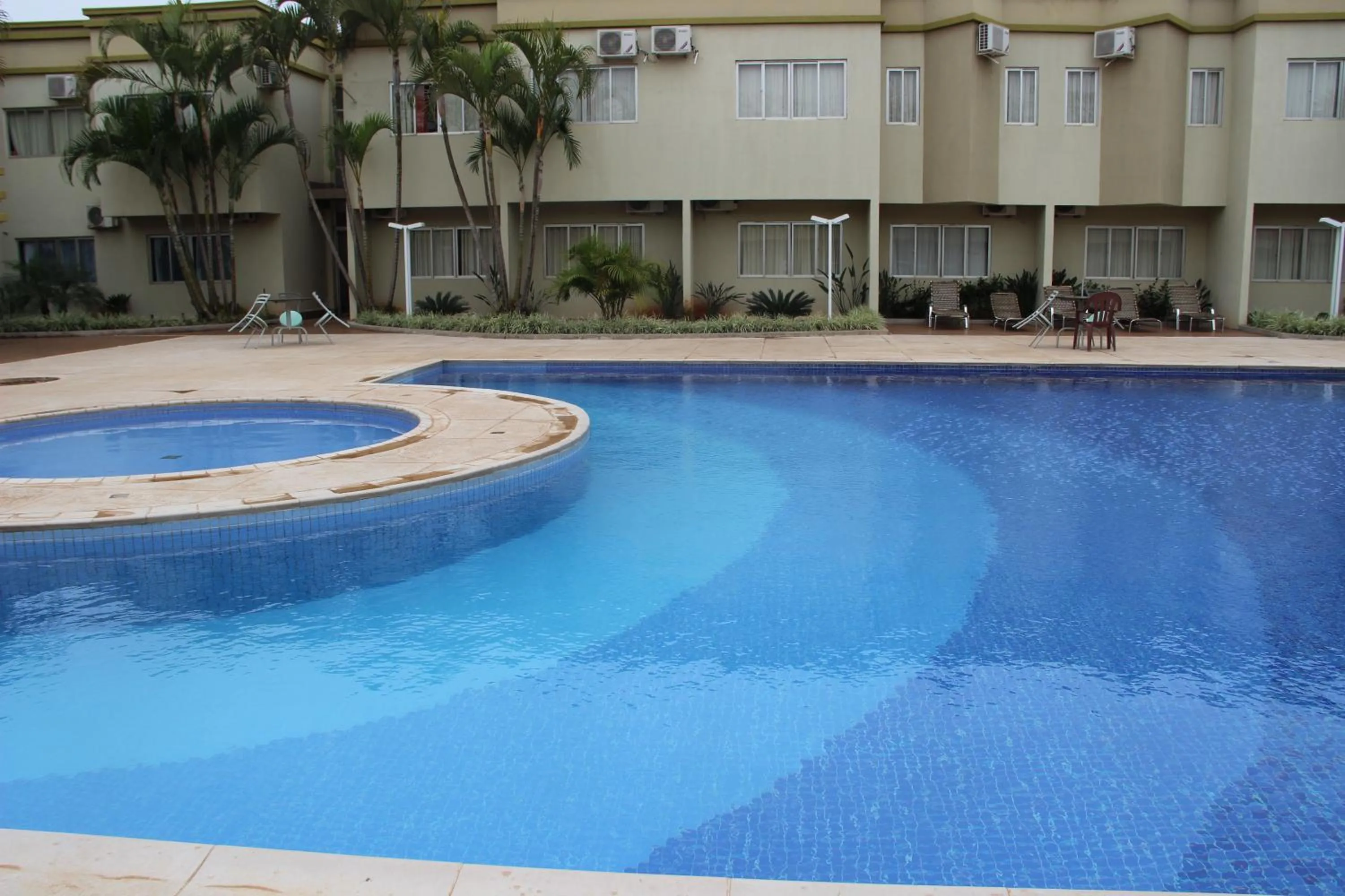 Swimming pool in Muffato Plaza Hotel