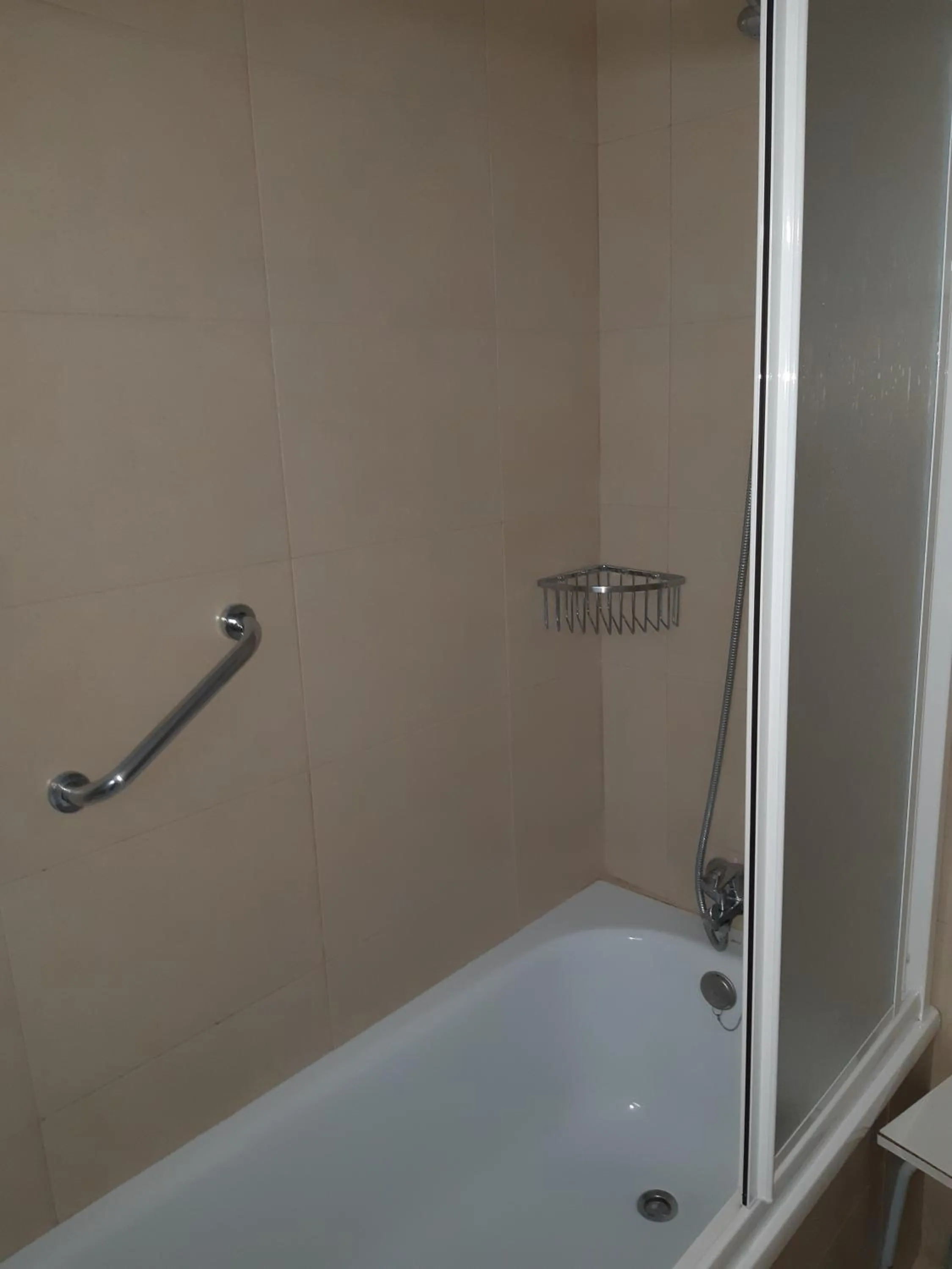 Shower in Hotel Condestable