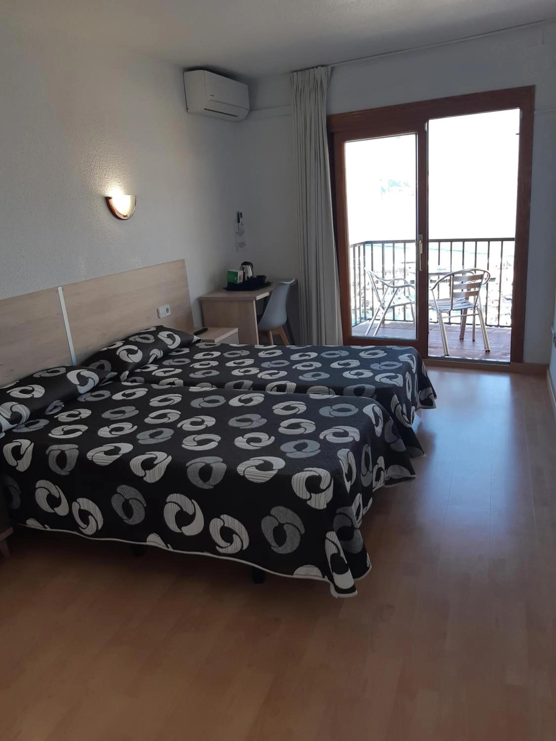 View (from property/room), Bed in Hotel Condestable