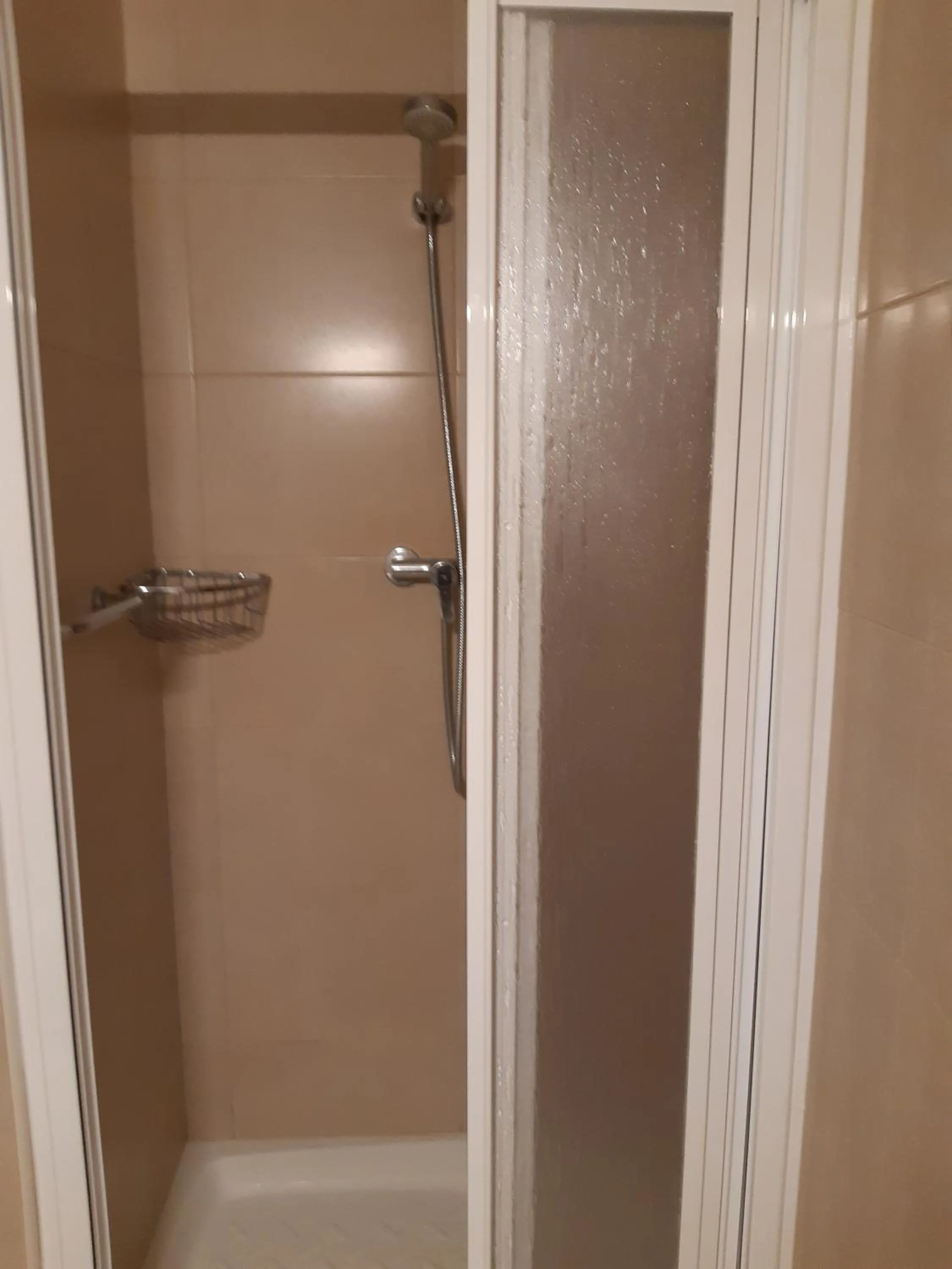 Shower in Hotel Condestable