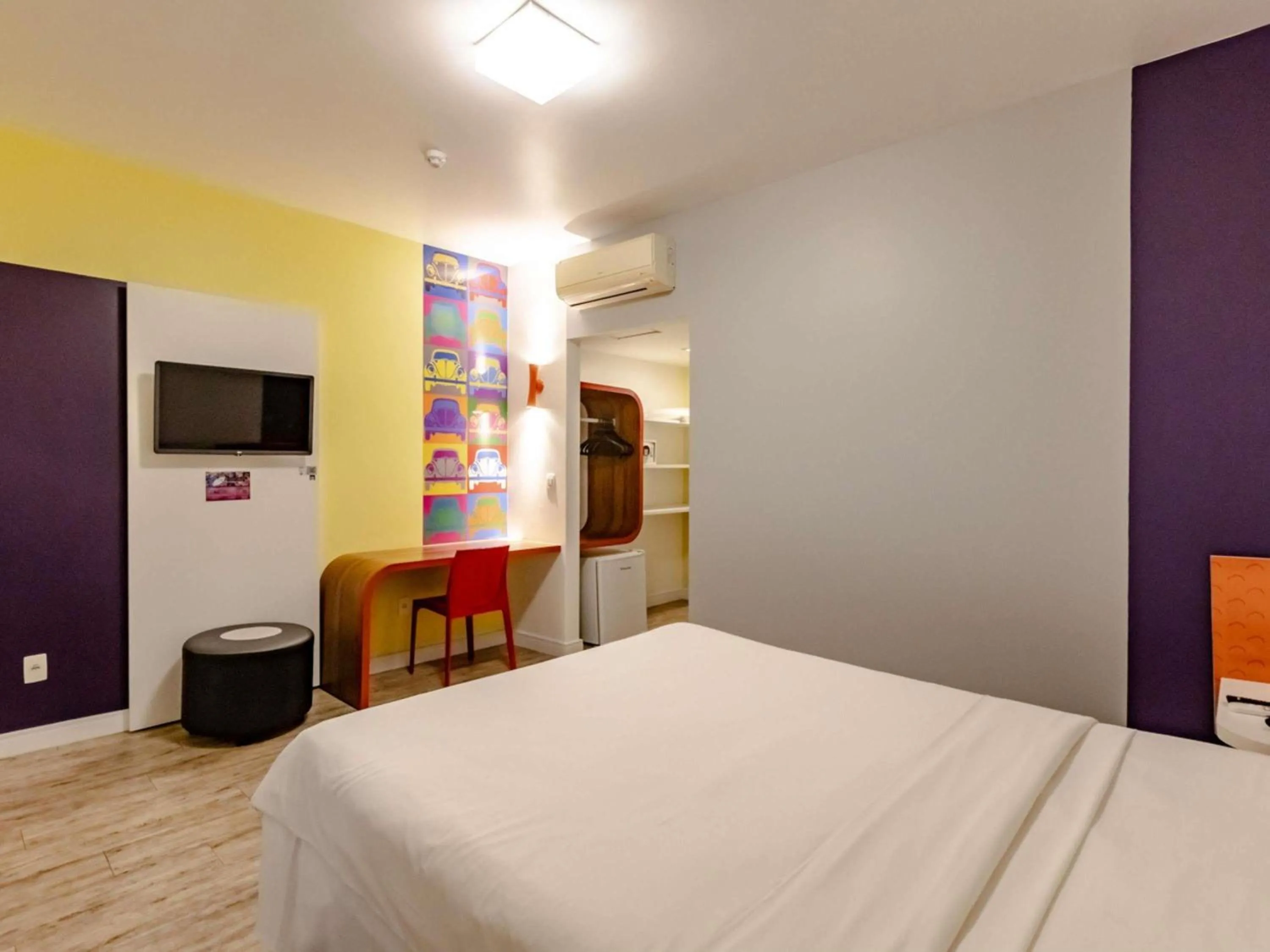 Bedroom, Bed in Ibis Styles Balneário Camboriú - 1 Quadra do Mar