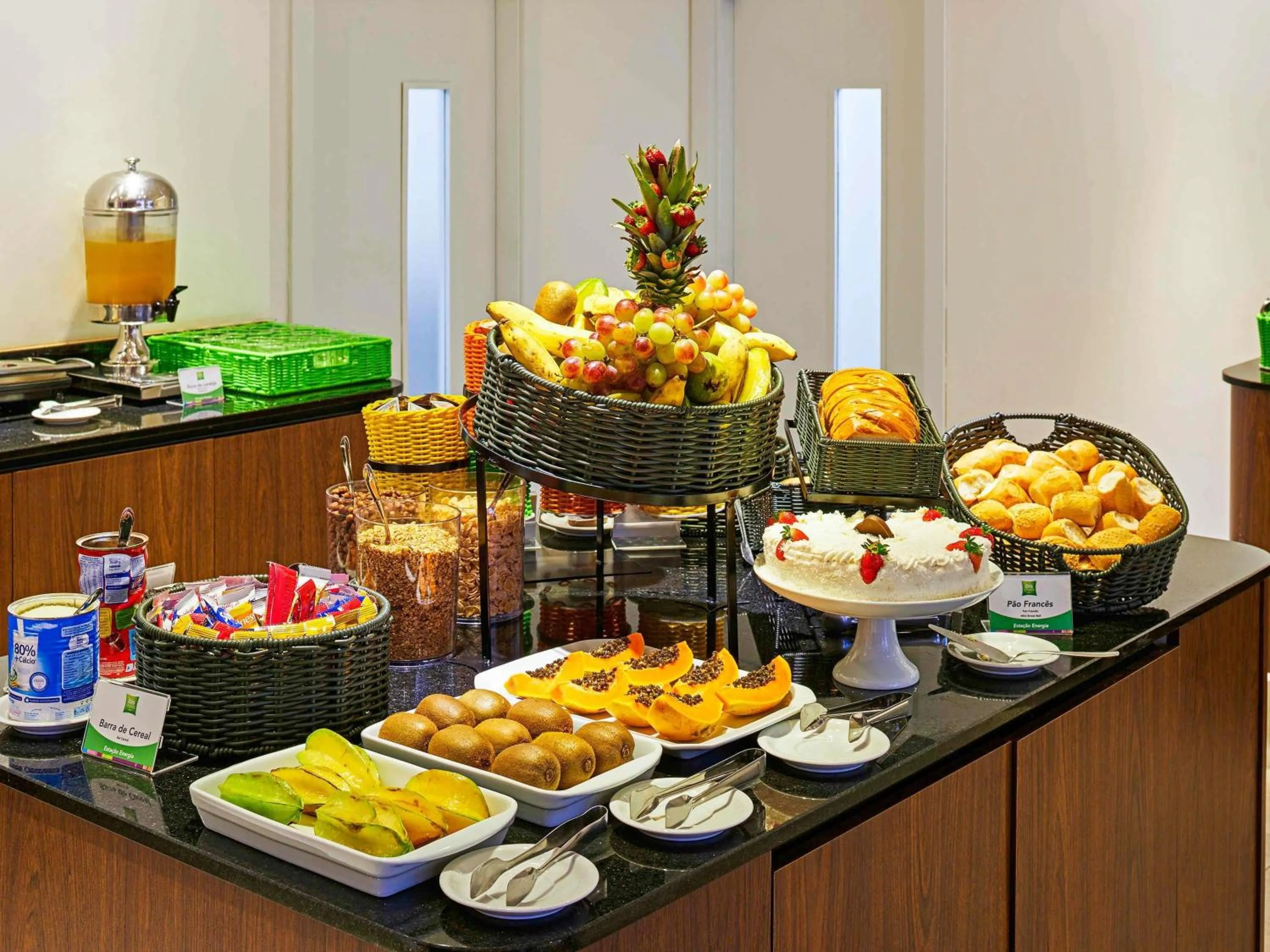 Breakfast in Ibis Styles Balneário Camboriú - 1 Quadra do Mar