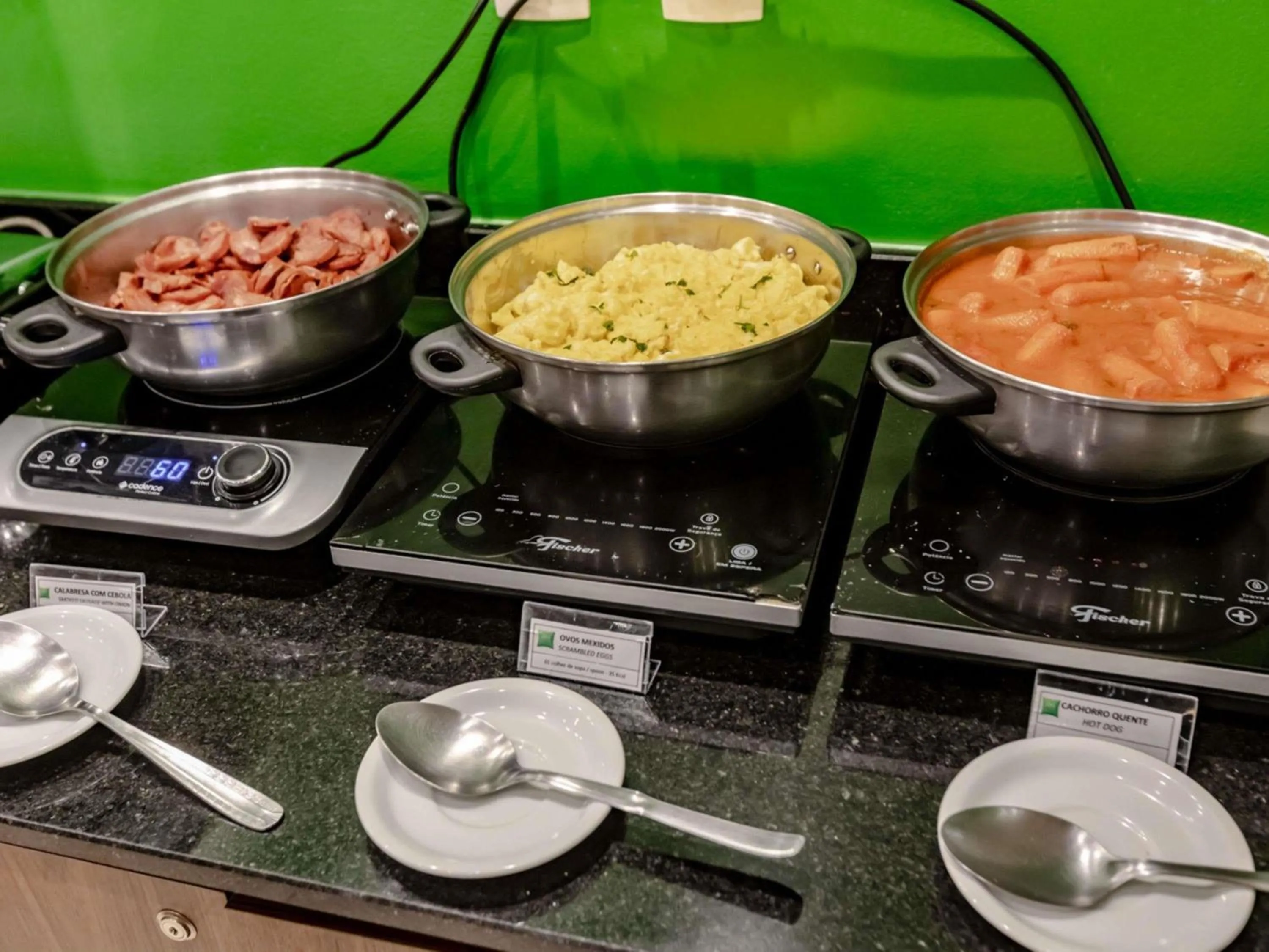 Breakfast in Ibis Styles Balneário Camboriú - 1 Quadra do Mar