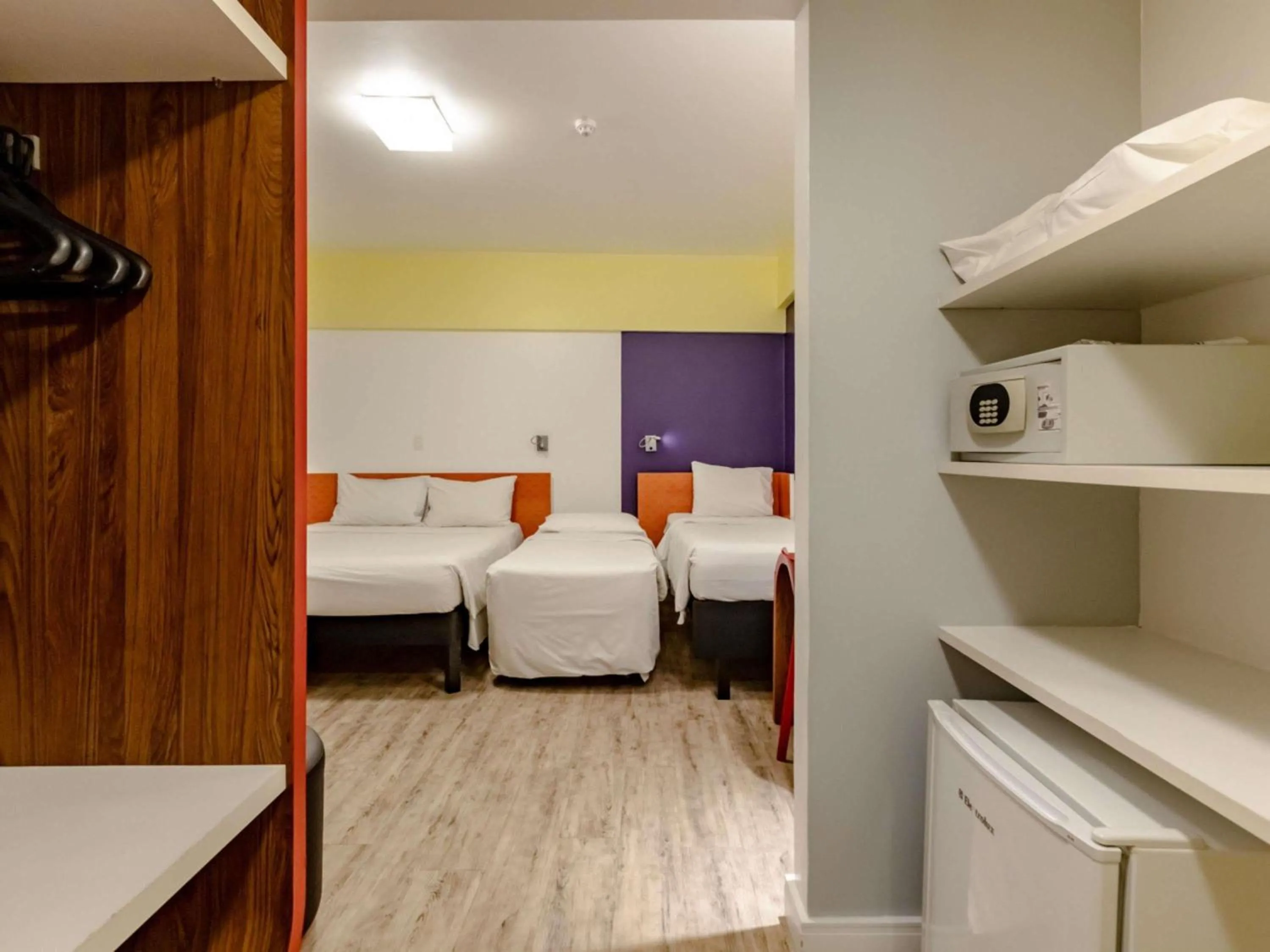 Bedroom, Bed in Ibis Styles Balneário Camboriú - 1 Quadra do Mar