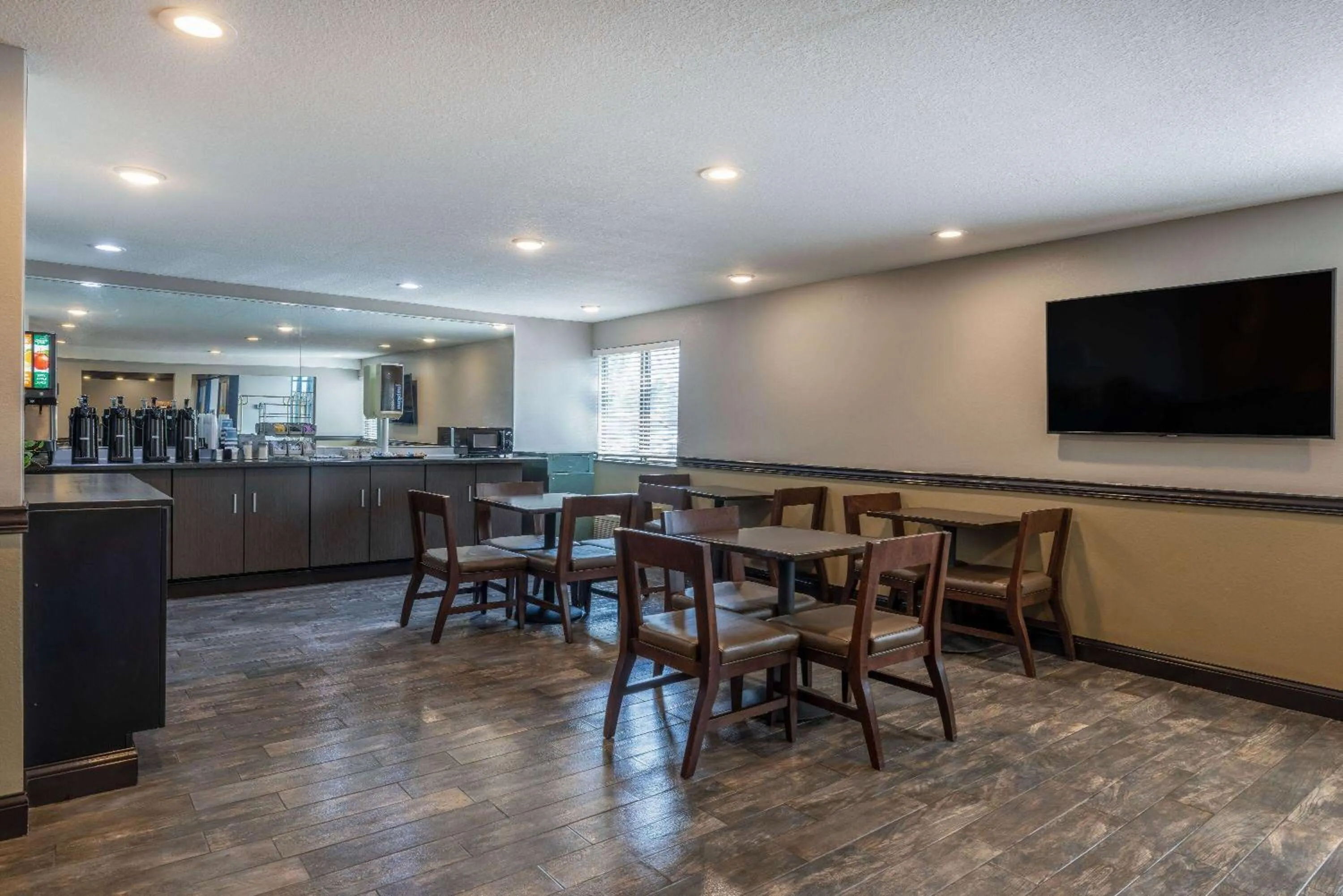 Breakfast in Travelodge by Wyndham Brooklyn Center