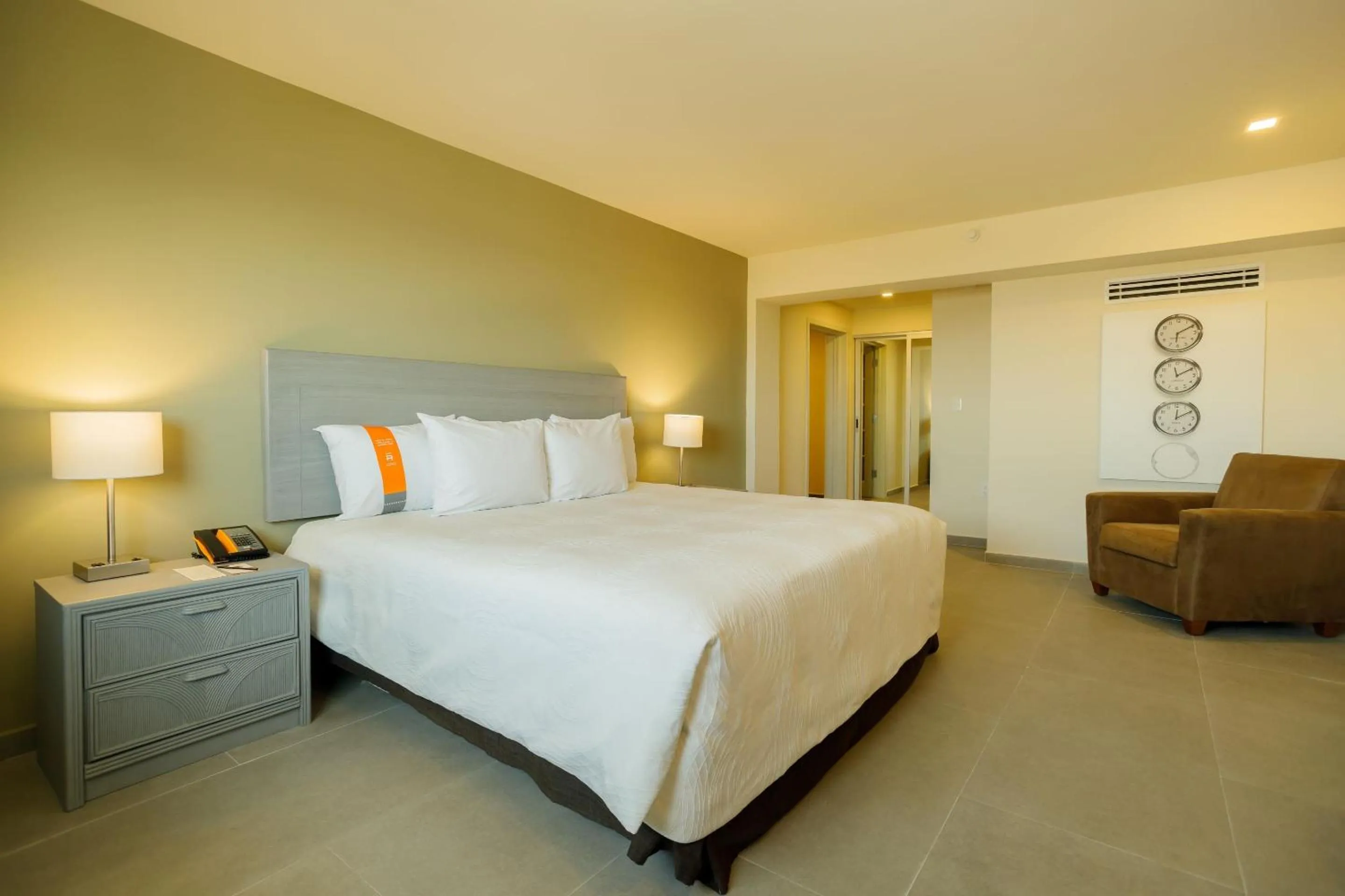 Photo of the whole room, Bed in Real Inn Mexicali