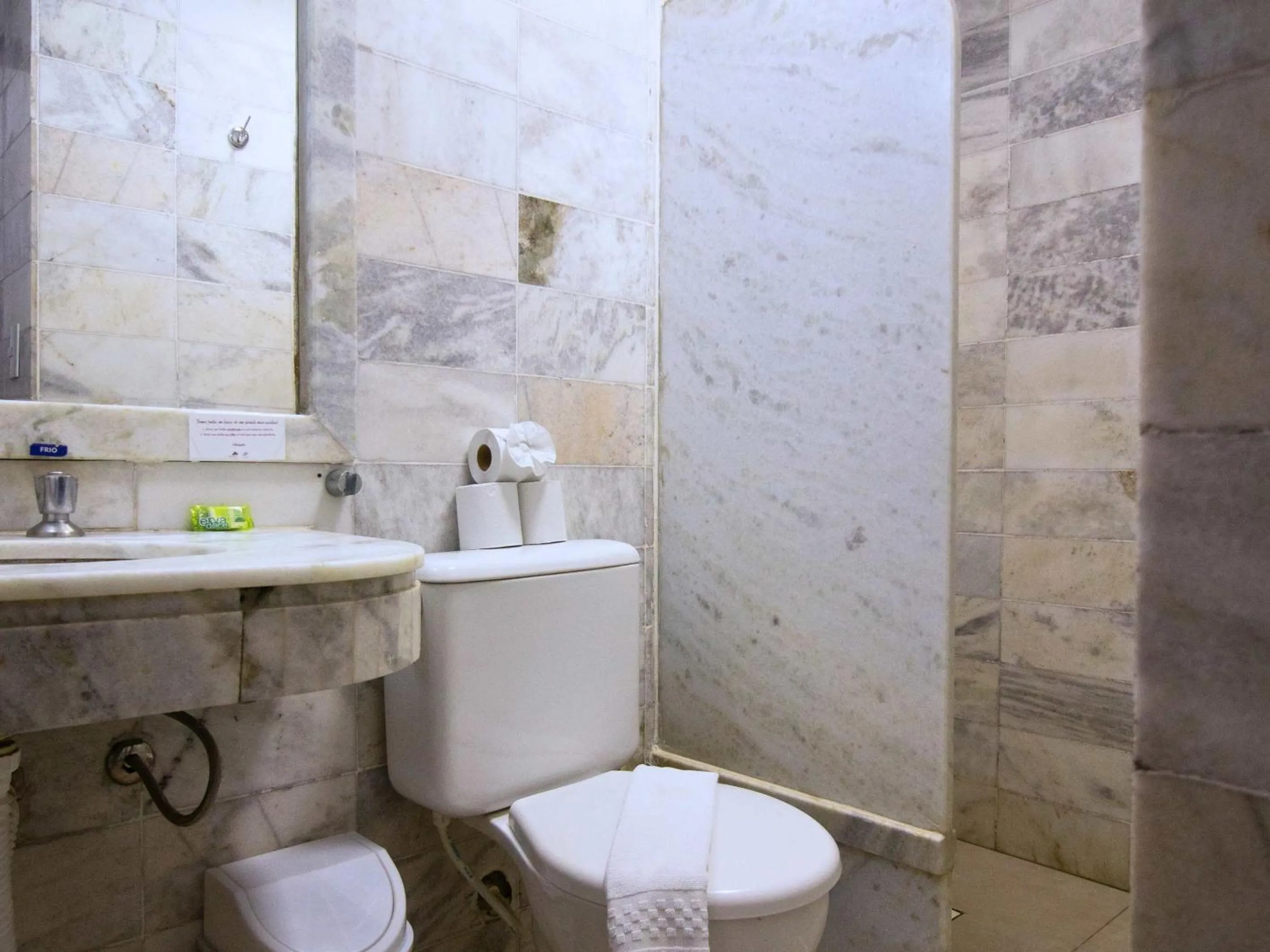 Bathroom in Manacá Hotel