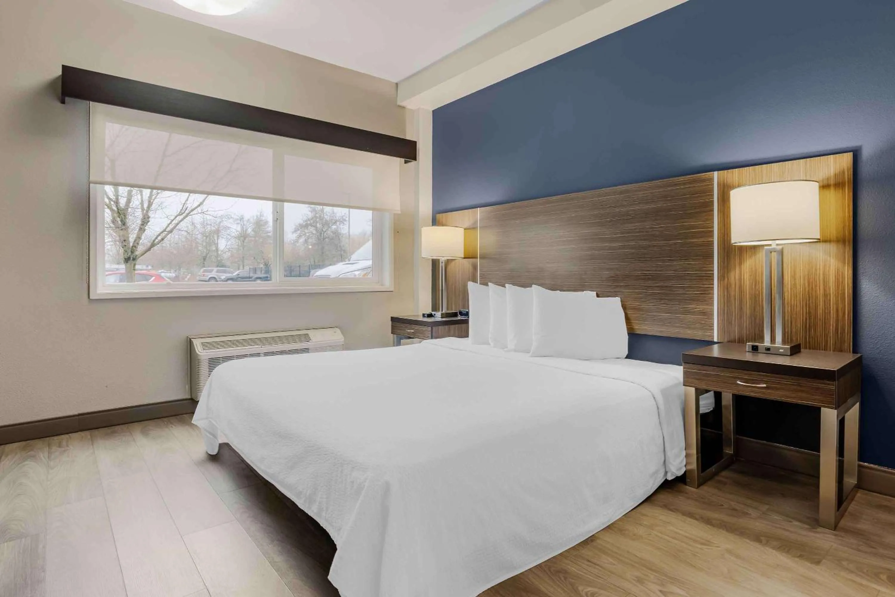 Bedroom, Bed in Extended Stay America Premier Suites - Portland - North