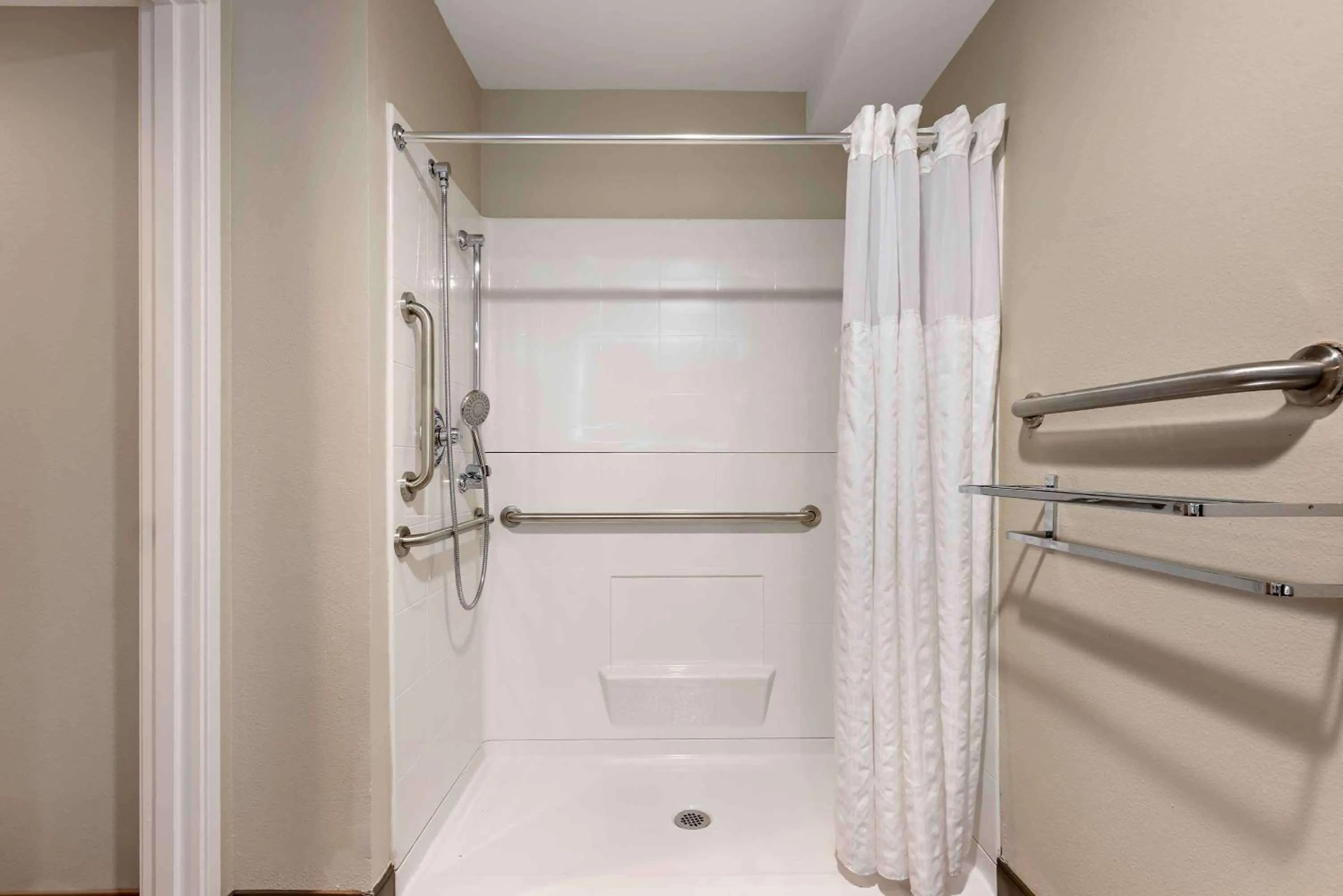 Bathroom in Extended Stay America Premier Suites - Portland - North