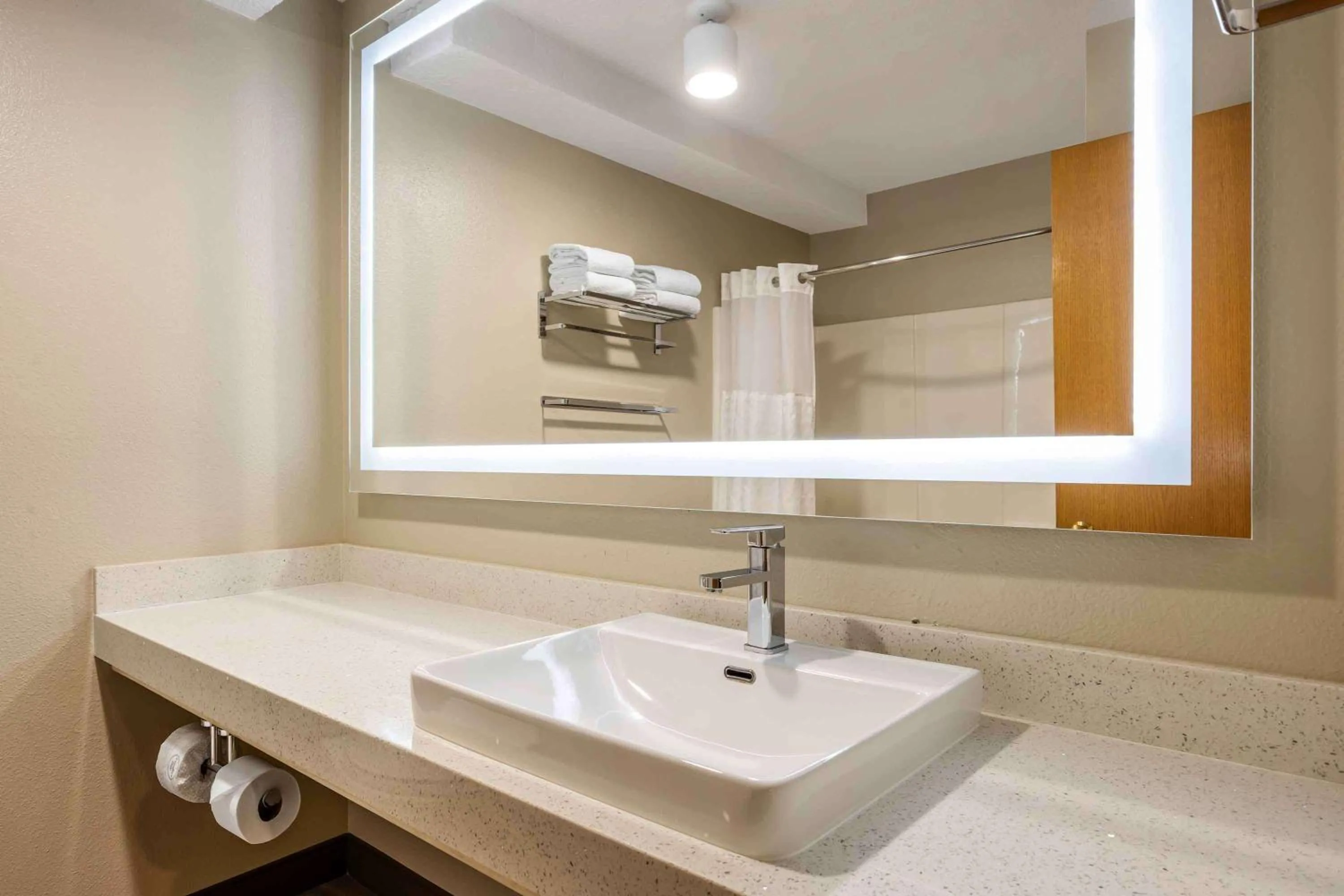 Bathroom in Extended Stay America Premier Suites - Portland - North