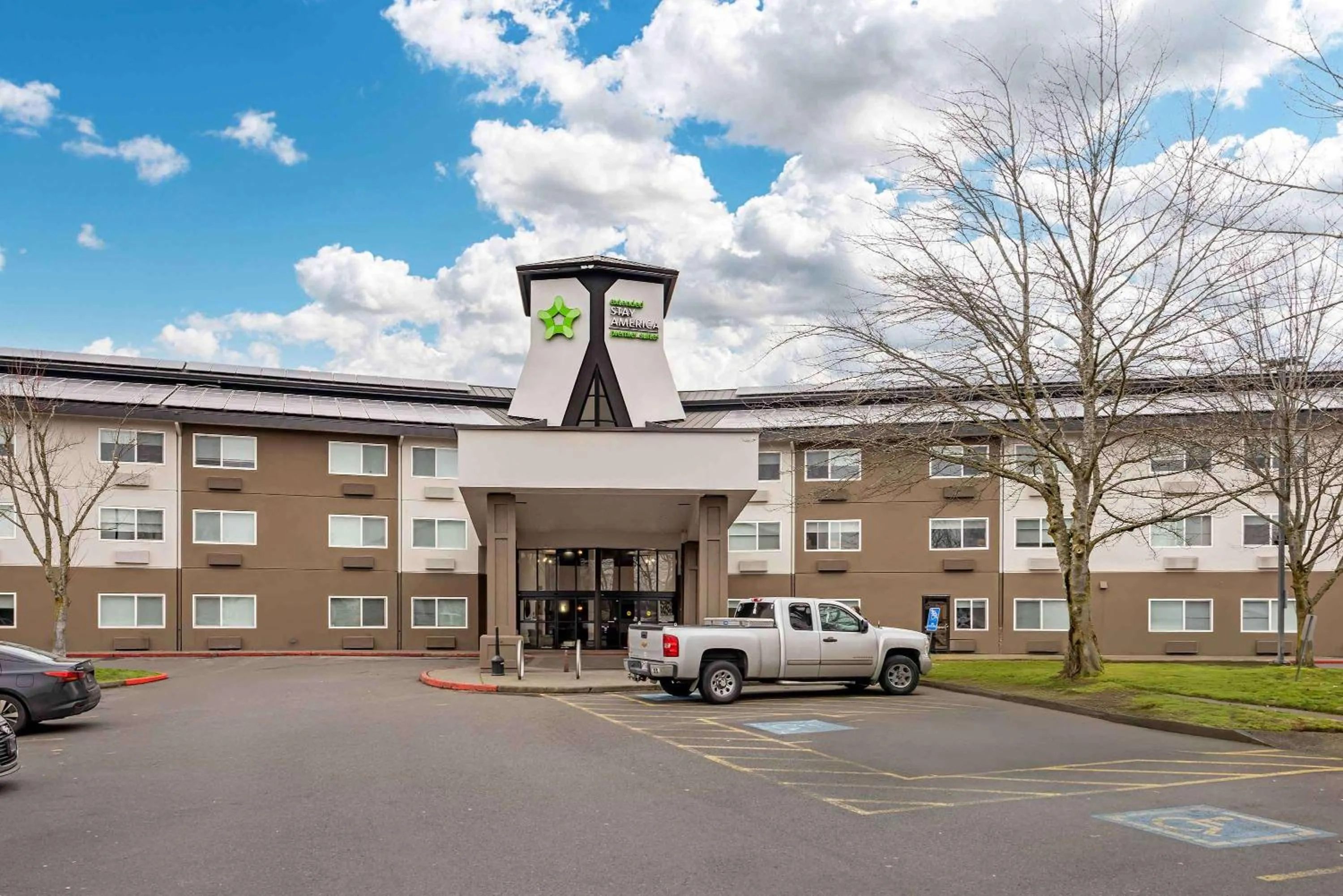 Property building in Extended Stay America Premier Suites - Portland - North