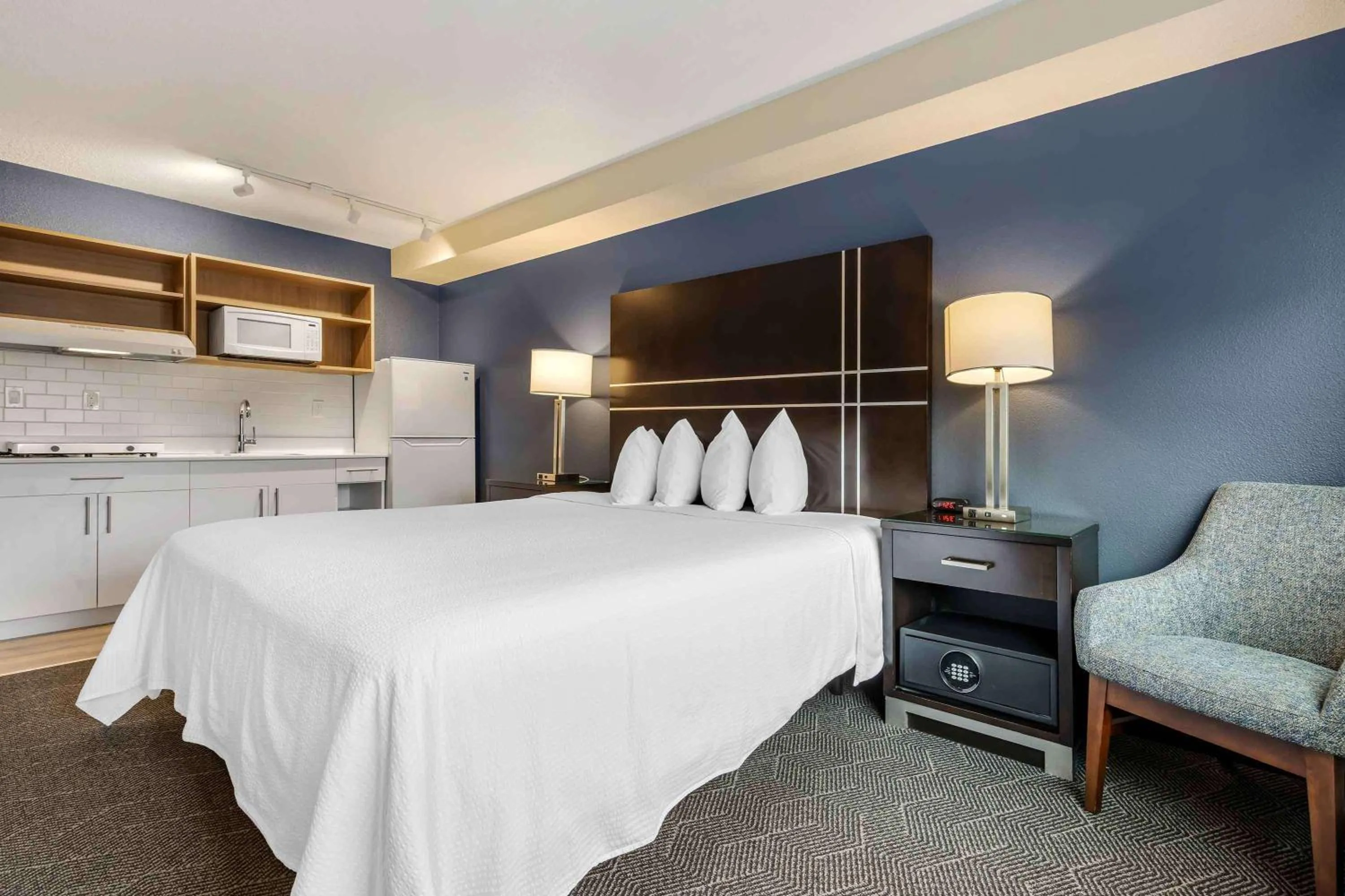 Bedroom, Bed in Extended Stay America Premier Suites - Portland - North