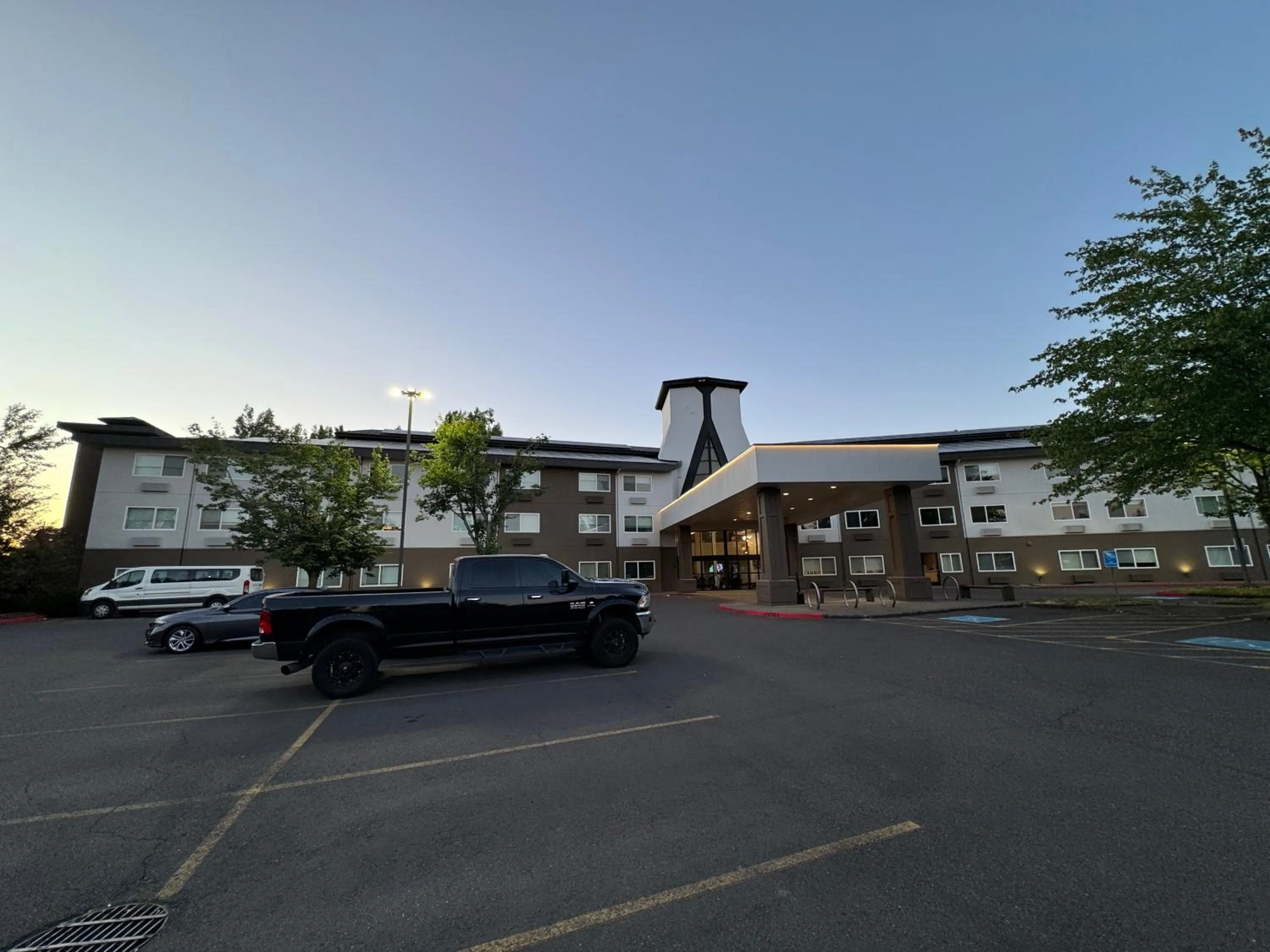 Property building in Extended Stay America Premier Suites - Portland - North