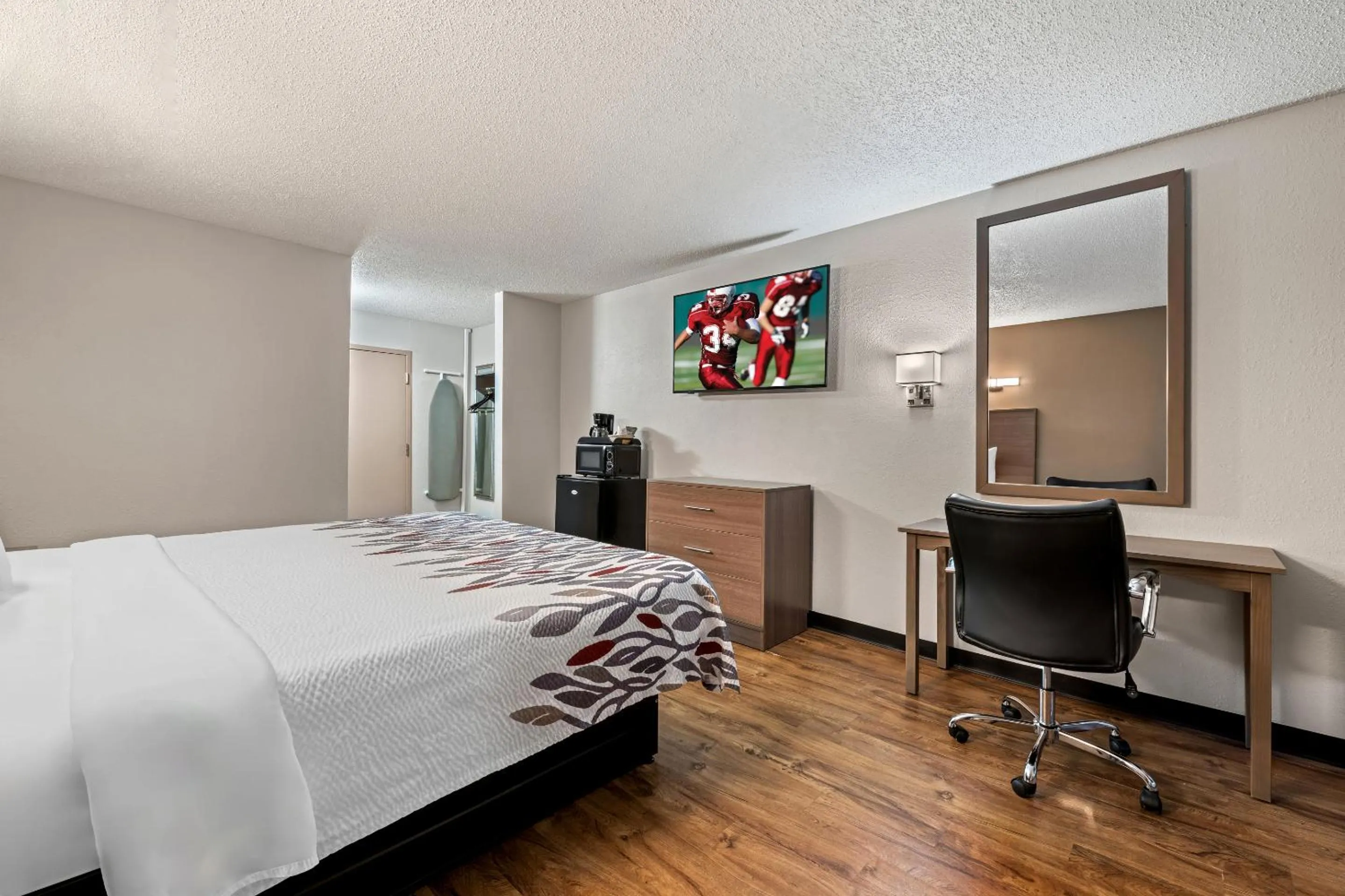 Bed in Red Roof Inn Charlotte - University