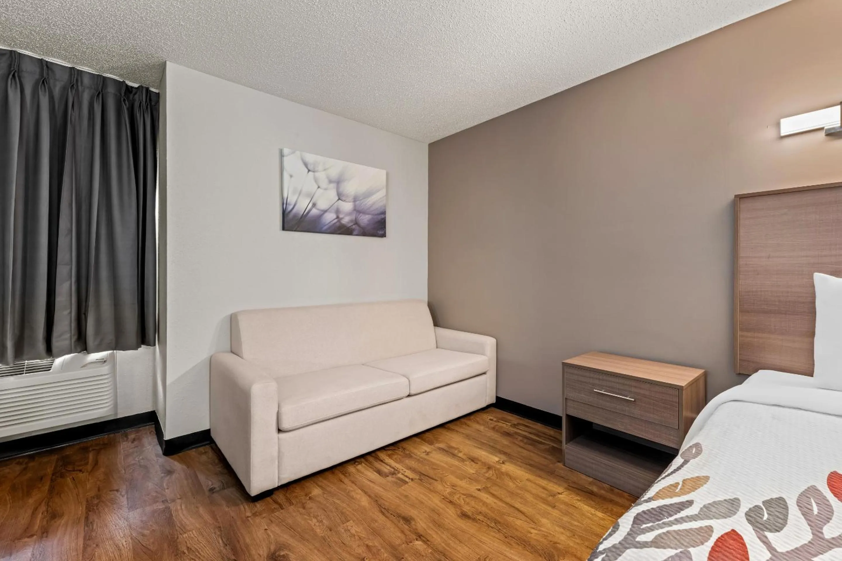 Bed in Red Roof Inn Charlotte - University