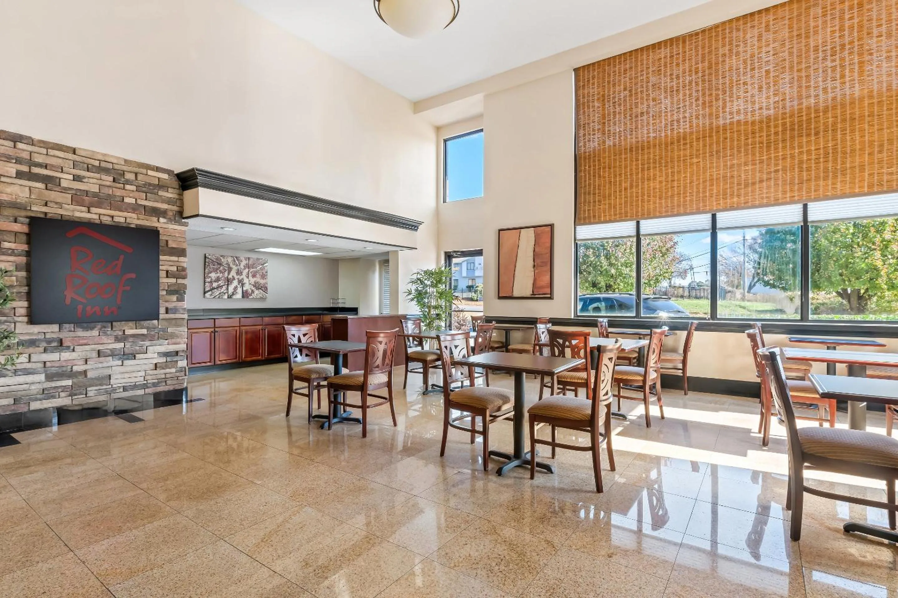 Breakfast in Red Roof Inn Charlotte - University