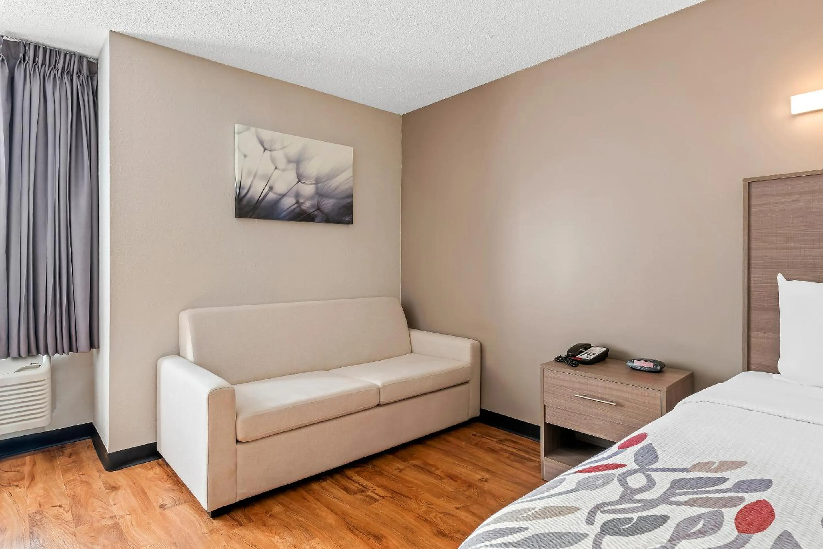 Bed in Red Roof Inn Charlotte - University