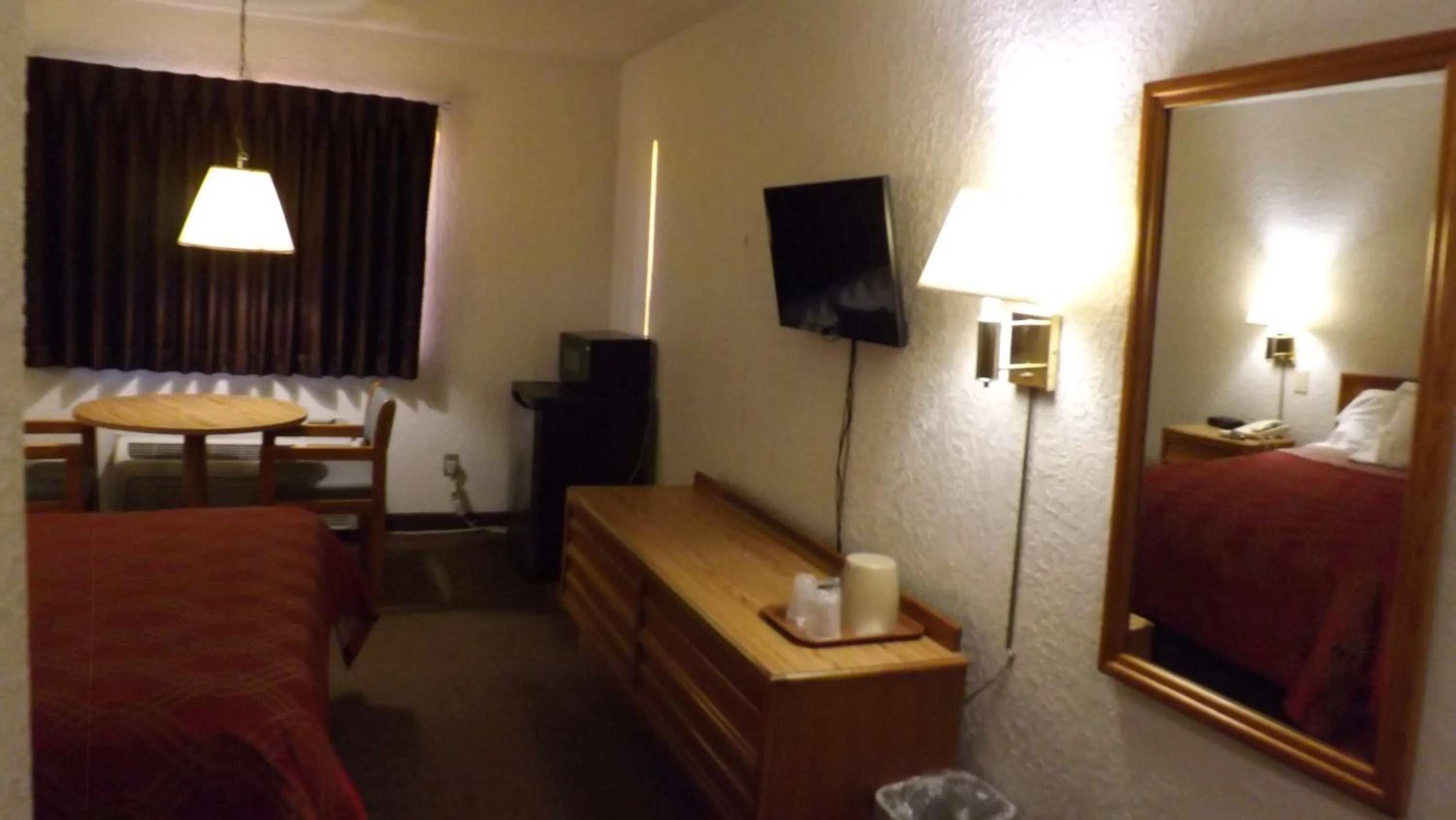 Photo of the whole room in KCI Lodge