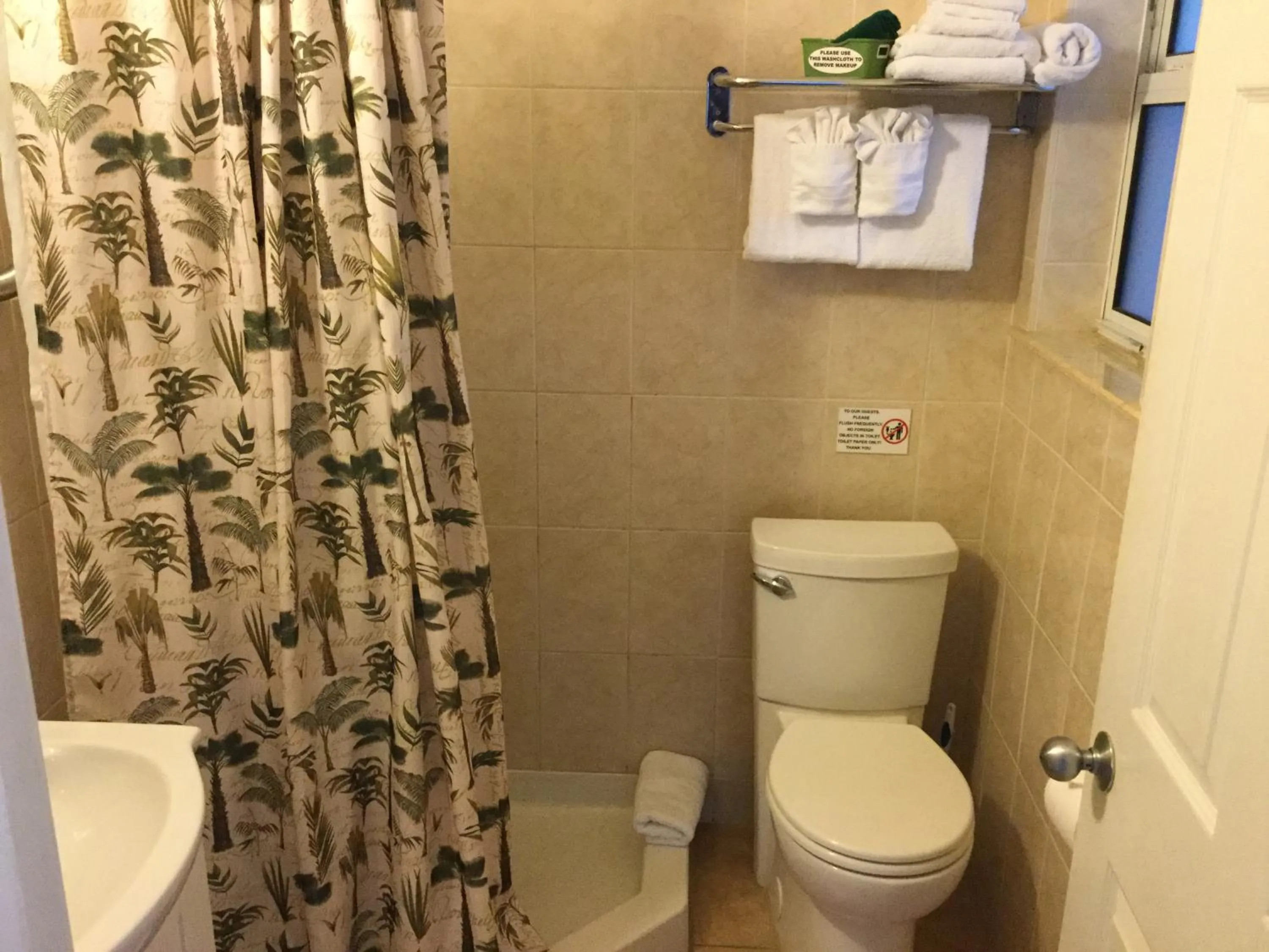 Bathroom in Breakaway Inn Guest House